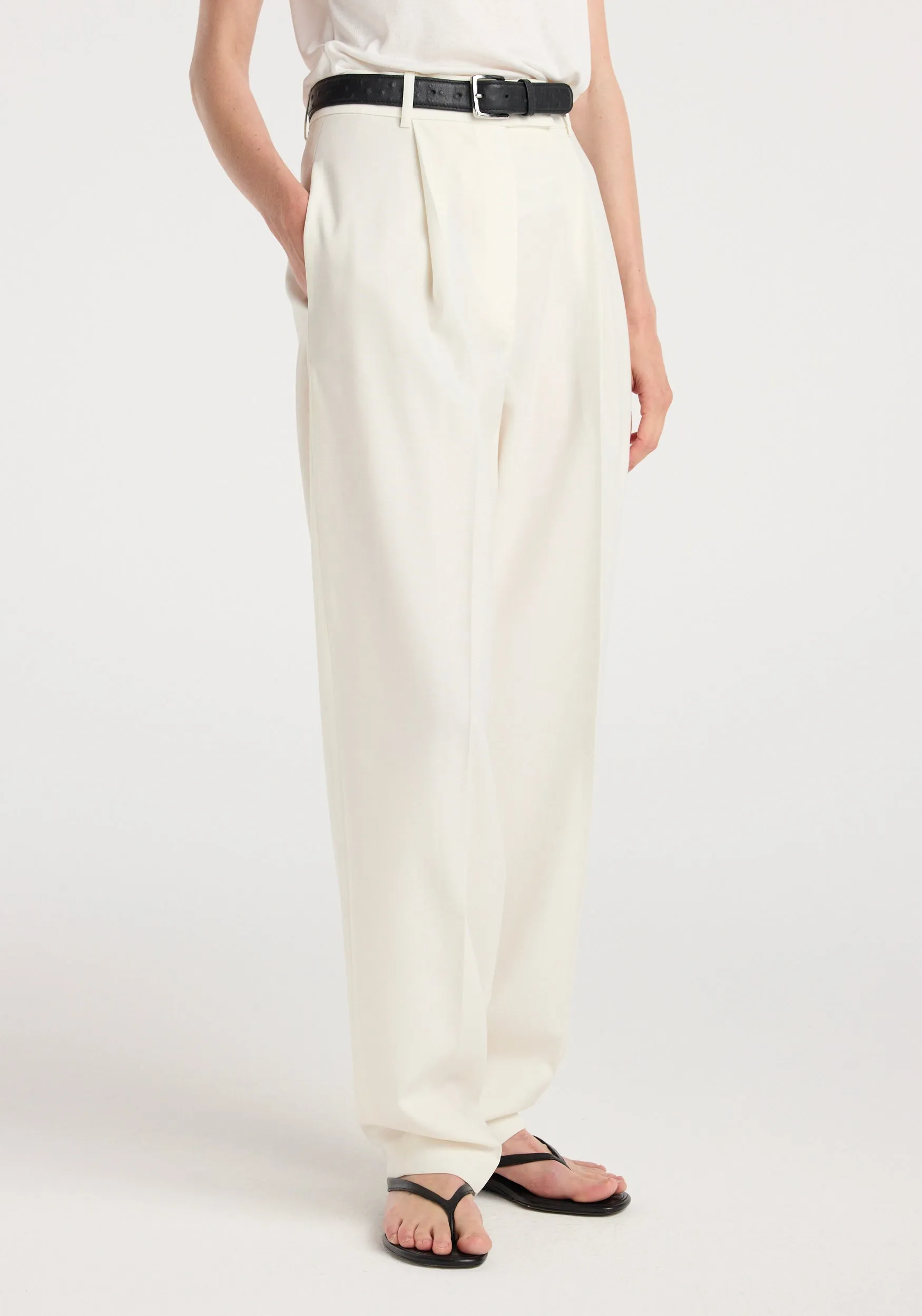 Daria - Single pleat tapered trousers | off white sold by Rohe product image thumbnail 2