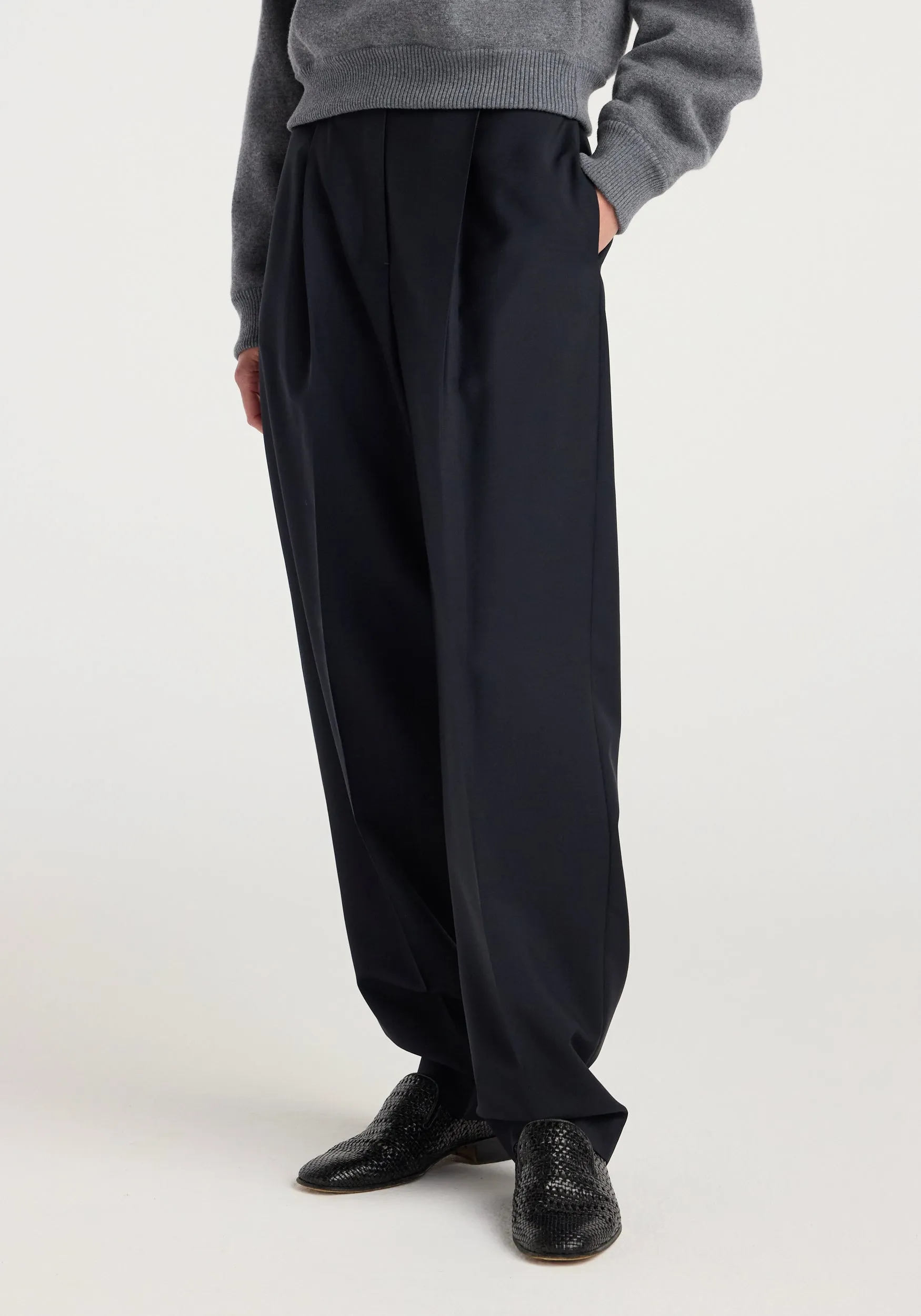 Daria - Single pleat tapered trousers | navy sold by Rohe product image thumbnail 2