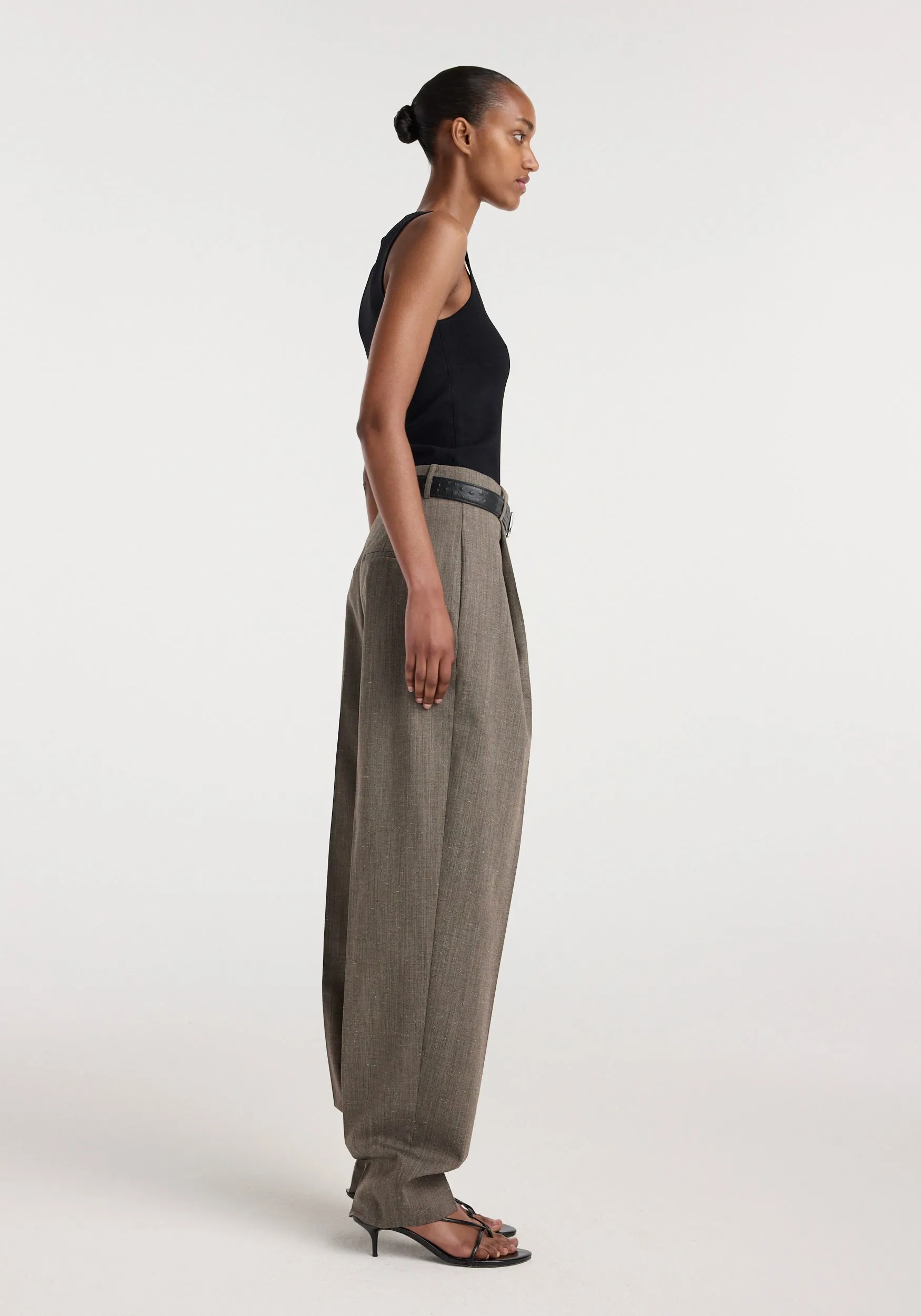 Daria - Single pleat tapered trousers | earth slub sold by Rohe product image thumbnail 3