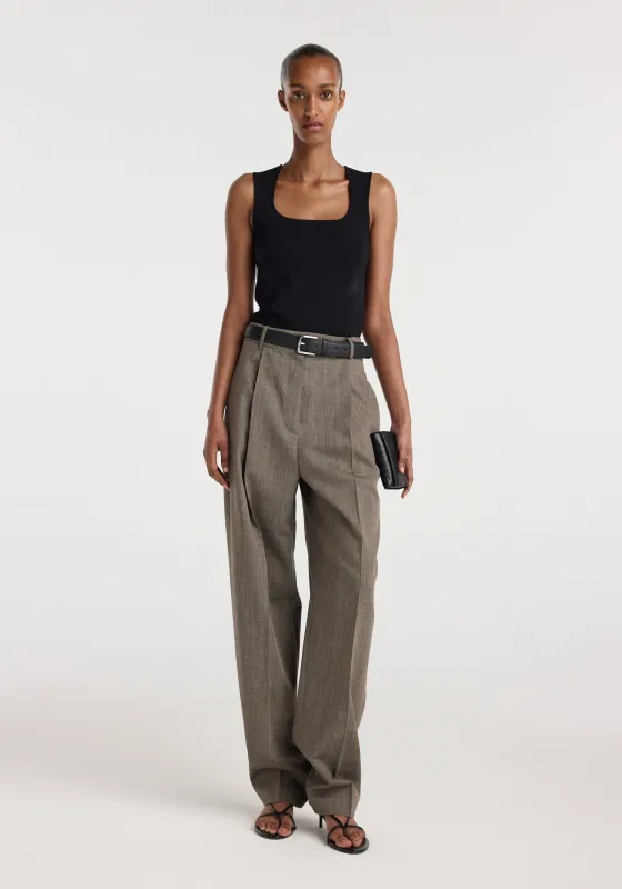 Daria - Single pleat tapered trousers | earth slub made by Rohe