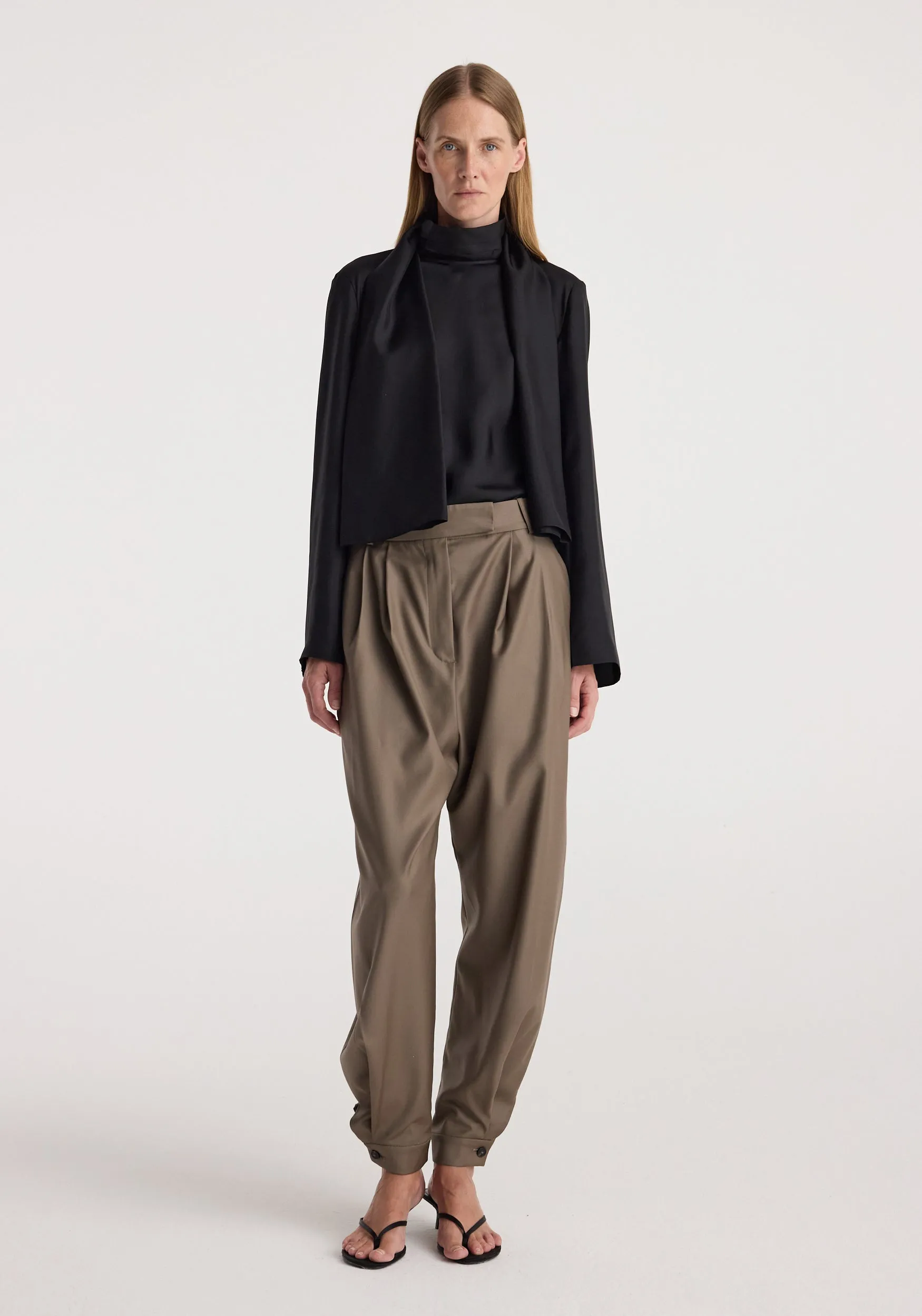 Tailored cuff trousers | desert brown sold by Rohe