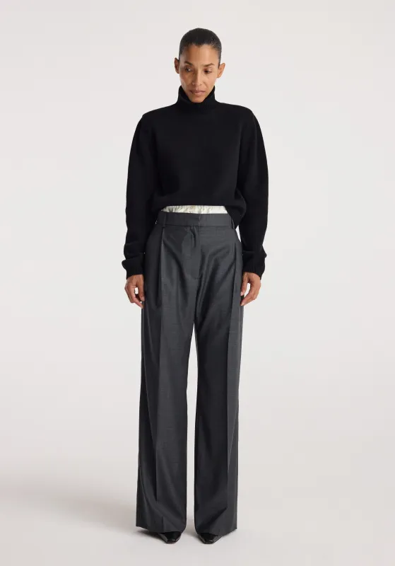 Statement shoulder turtleneck | black made by Rohe