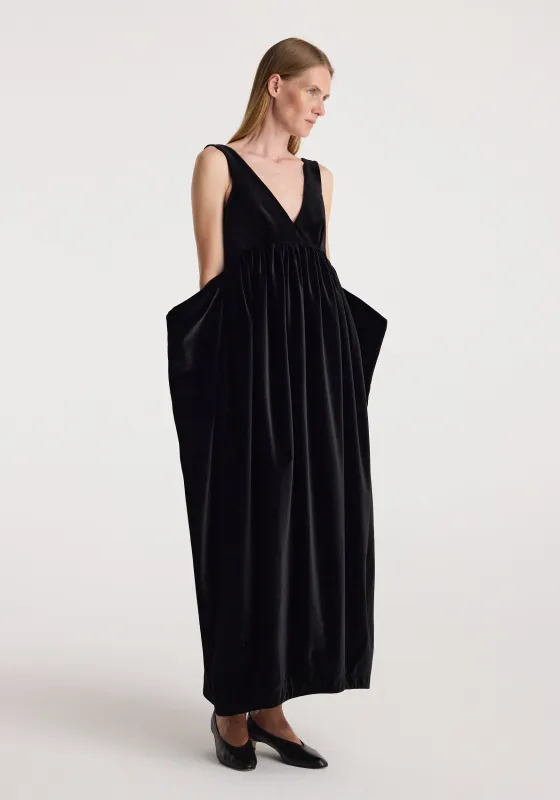 Sculptural volume velvet dress | black made by Rohe