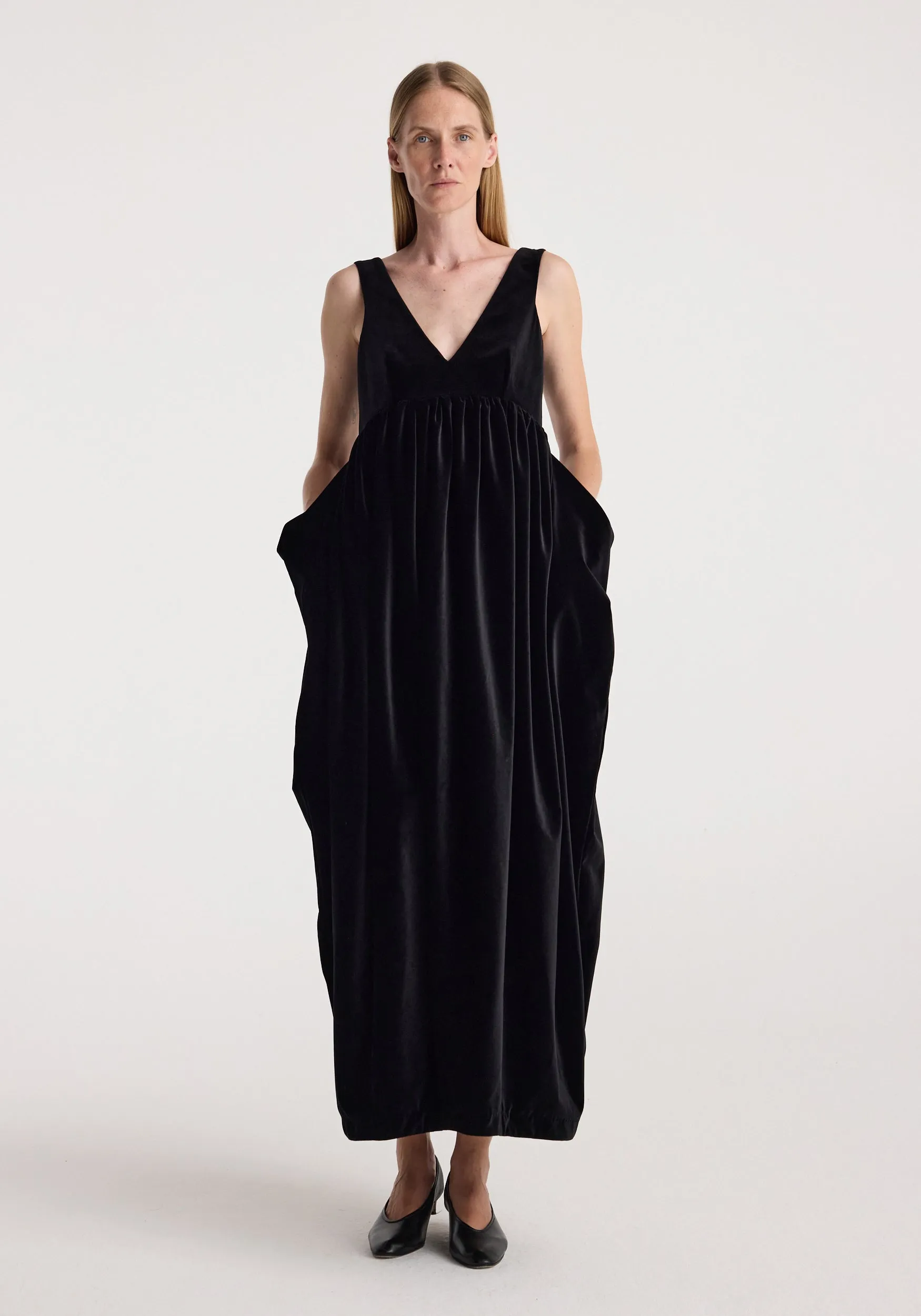 Sculptural volume velvet dress | black sold by Rohe product image thumbnail 2