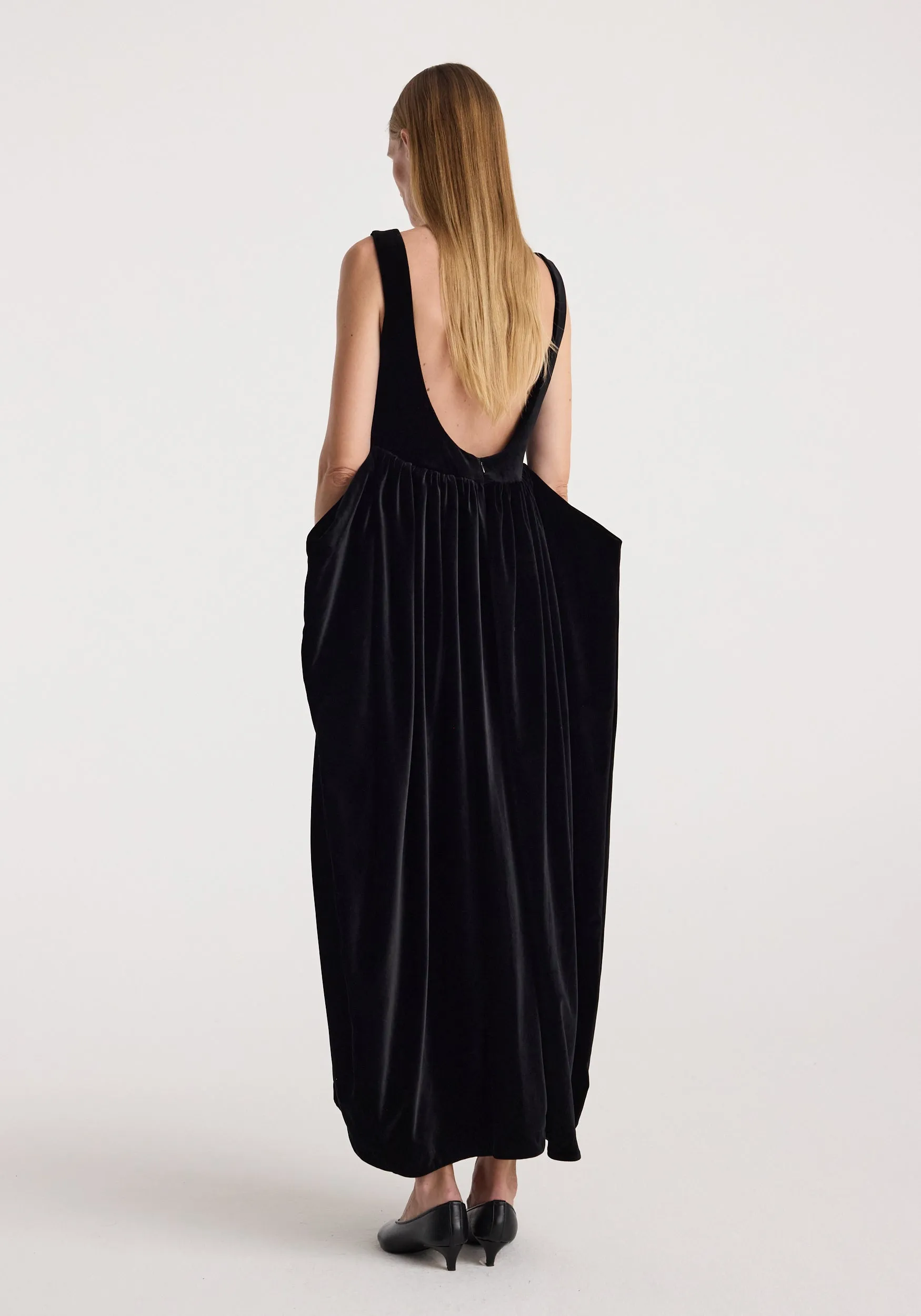 Sculptural volume velvet dress | black sold by Rohe product image thumbnail 5