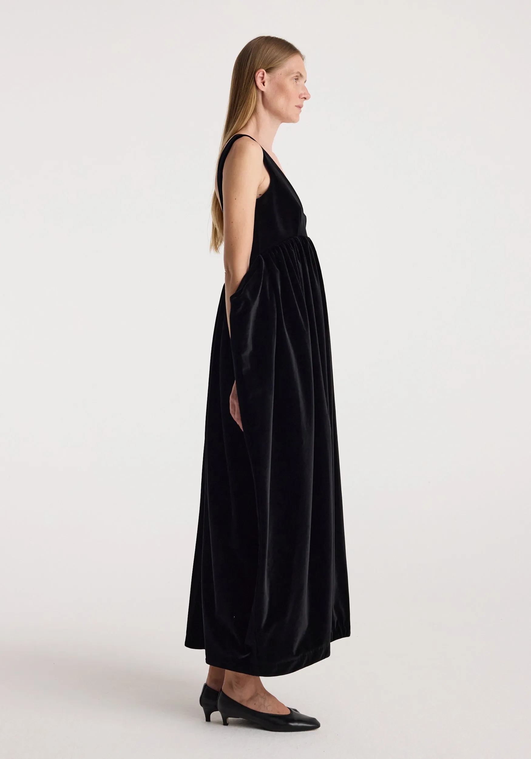 Sculptural volume velvet dress | black sold by Rohe product image thumbnail 3