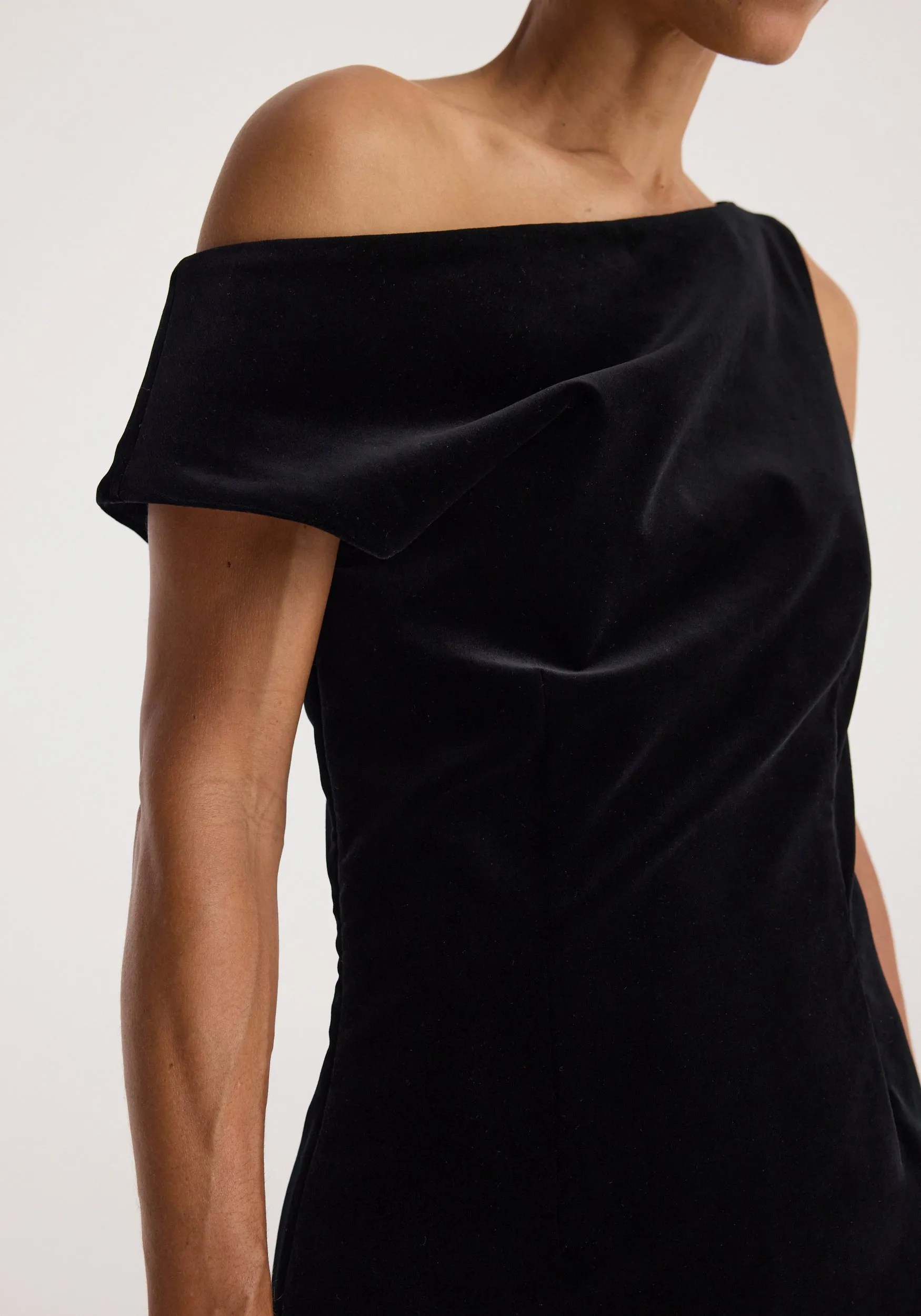Sculptural off-shoulder velvet gown | black sold by Rohe product image thumbnail 5