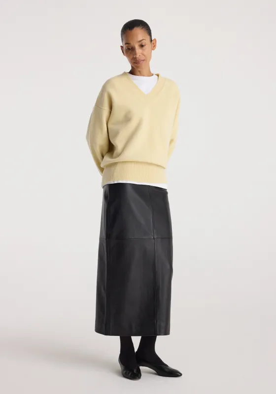 Elongated leather skirt | black made by Rohe