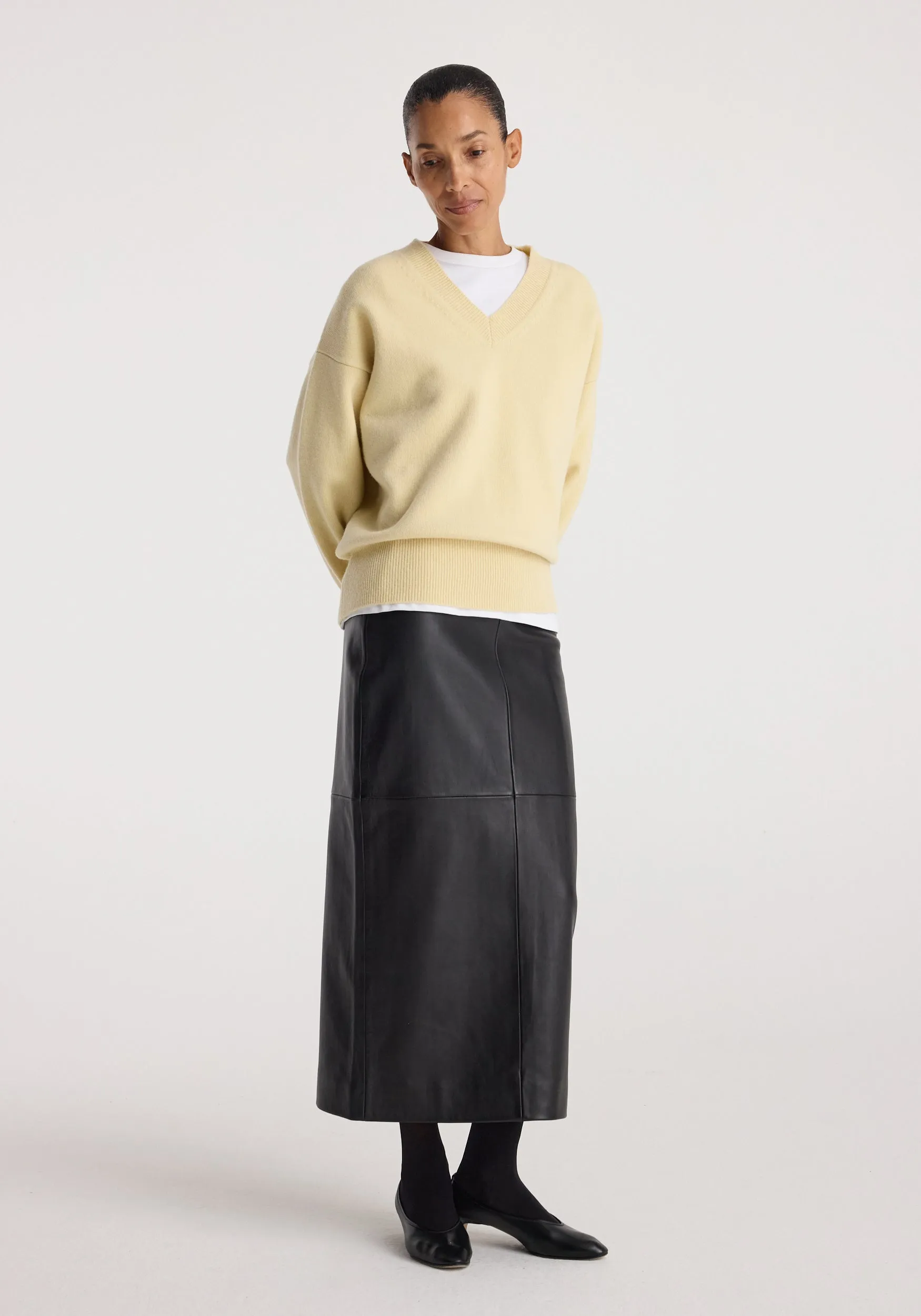 Elongated leather skirt | black sold by Rohe