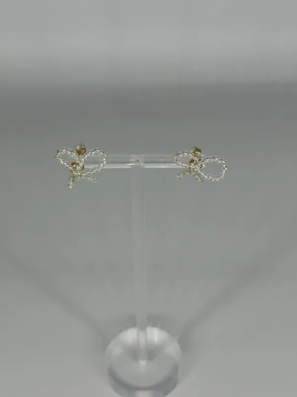 SAMPLE SALE PICCOLO BOW EARRING SILVER made by Studio