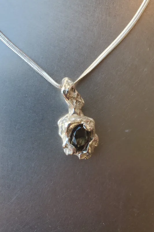 Chnita - Piedra Necklace made by NOMIA