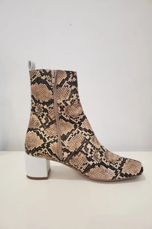 Teo Boot - White / Beige Snake made by NOMIA