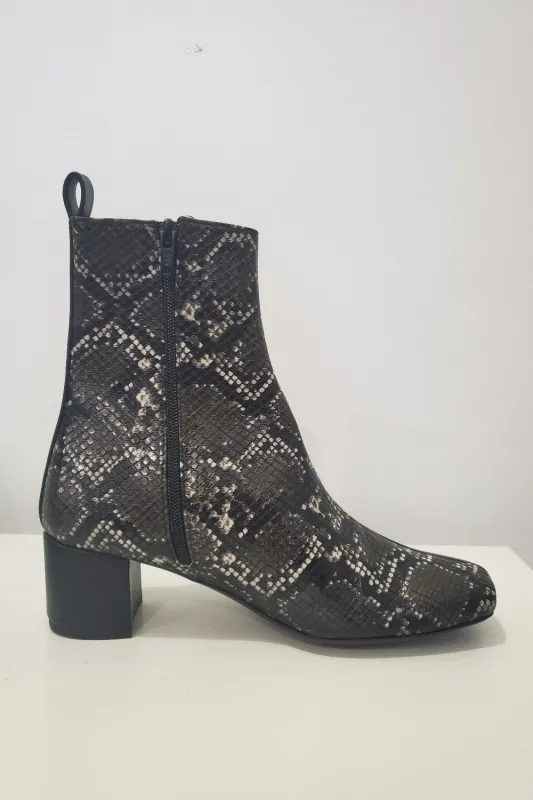 Teo Boot - Black / Grey Snake made by NOMIA