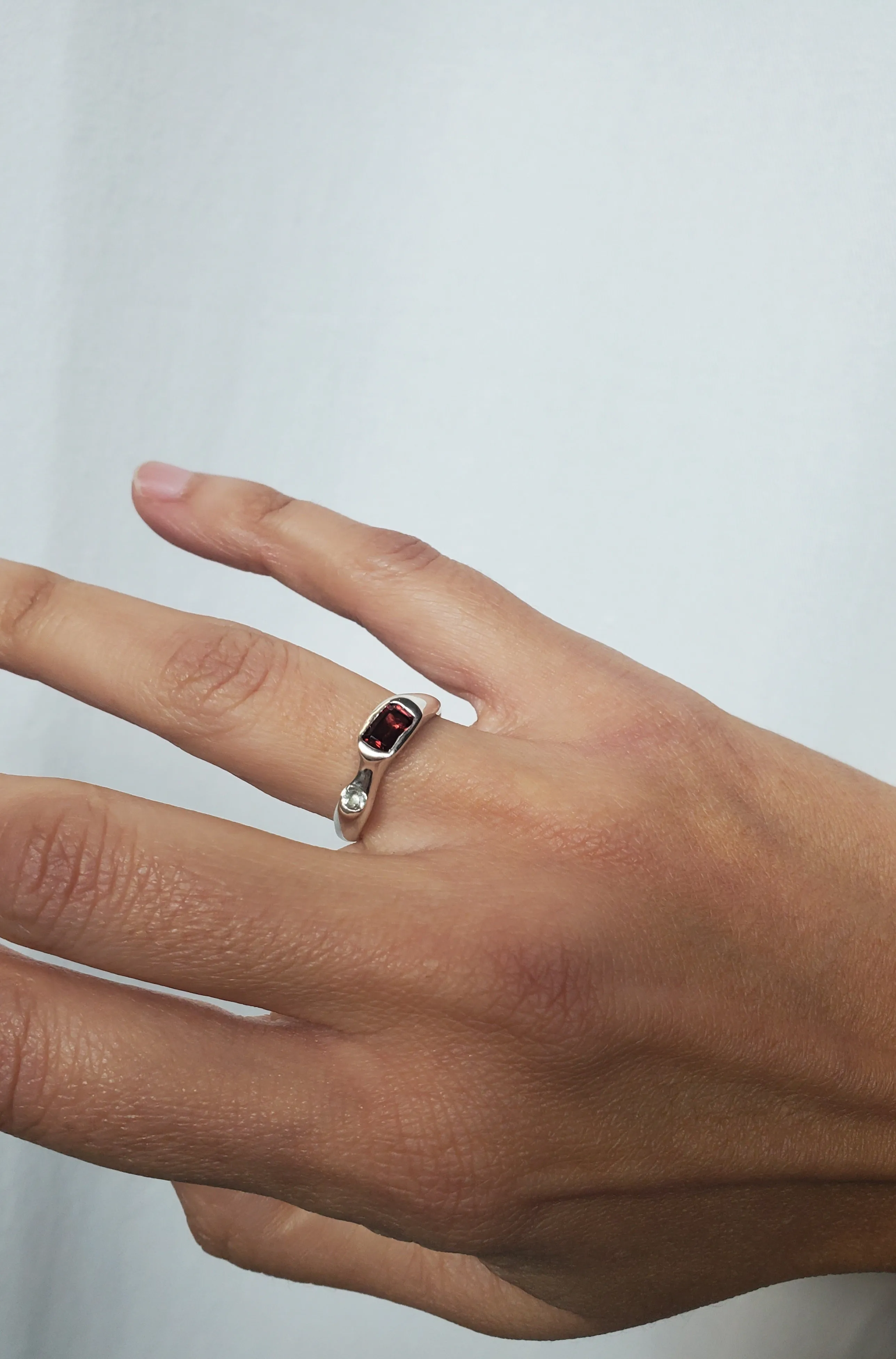 Faris Mer Ring - Silver / Garnet / Green Sapphire sold by NOMIA product image thumbnail 2