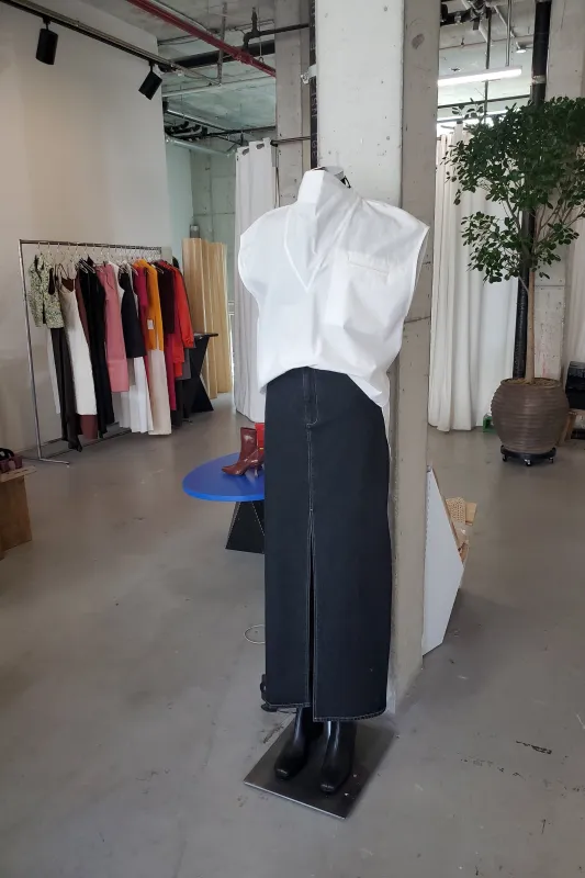 Sleeveless Anorak Top - Chalk made by NOMIA