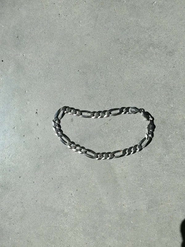 Medium Figaro Sterling Silver Bracelet made by NOMIA
