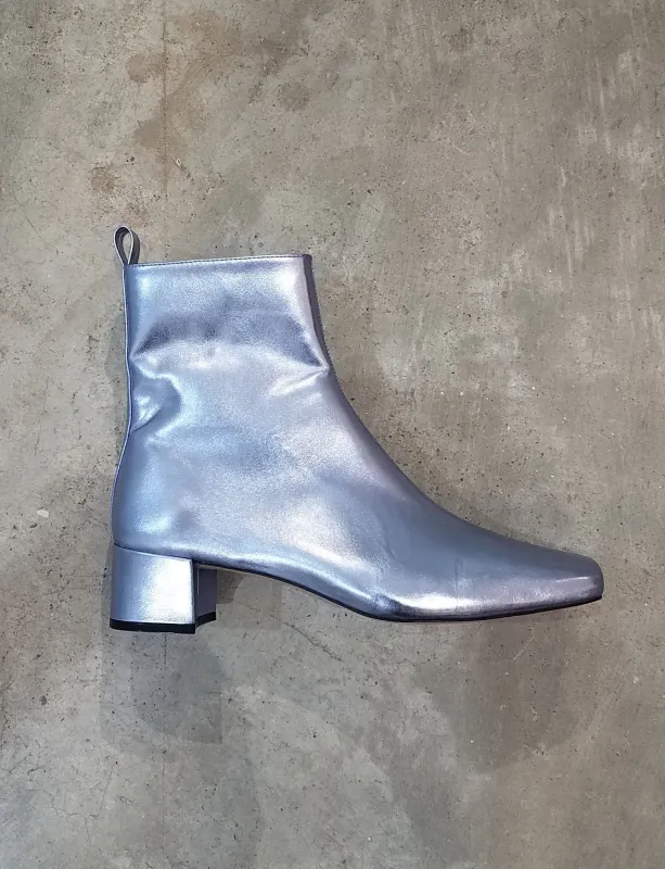 Teo Boot - Metallic Blue made by NOMIA