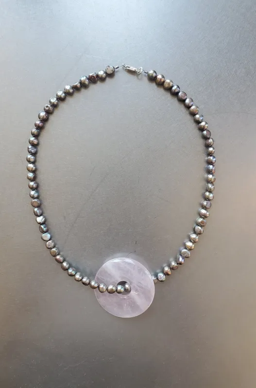 Freshwater Pearl Choker with Rose Quartz made by NOMIA