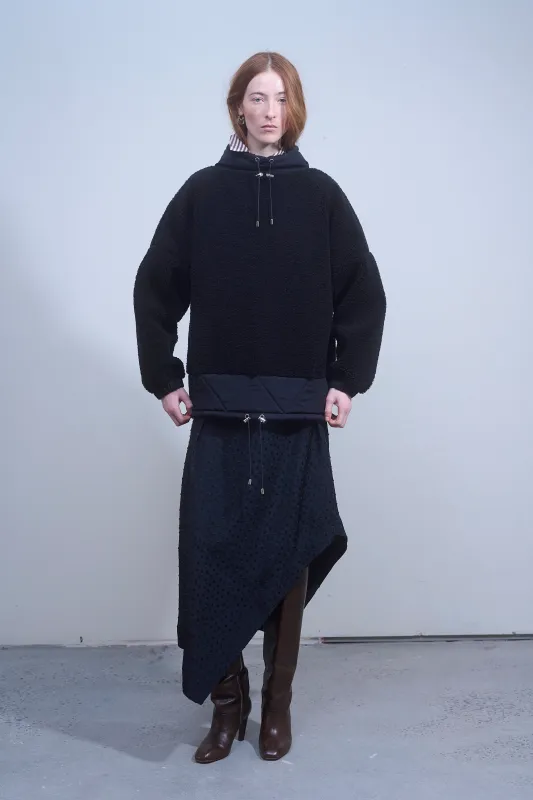 Fleece Pullover in Black made by NOMIA