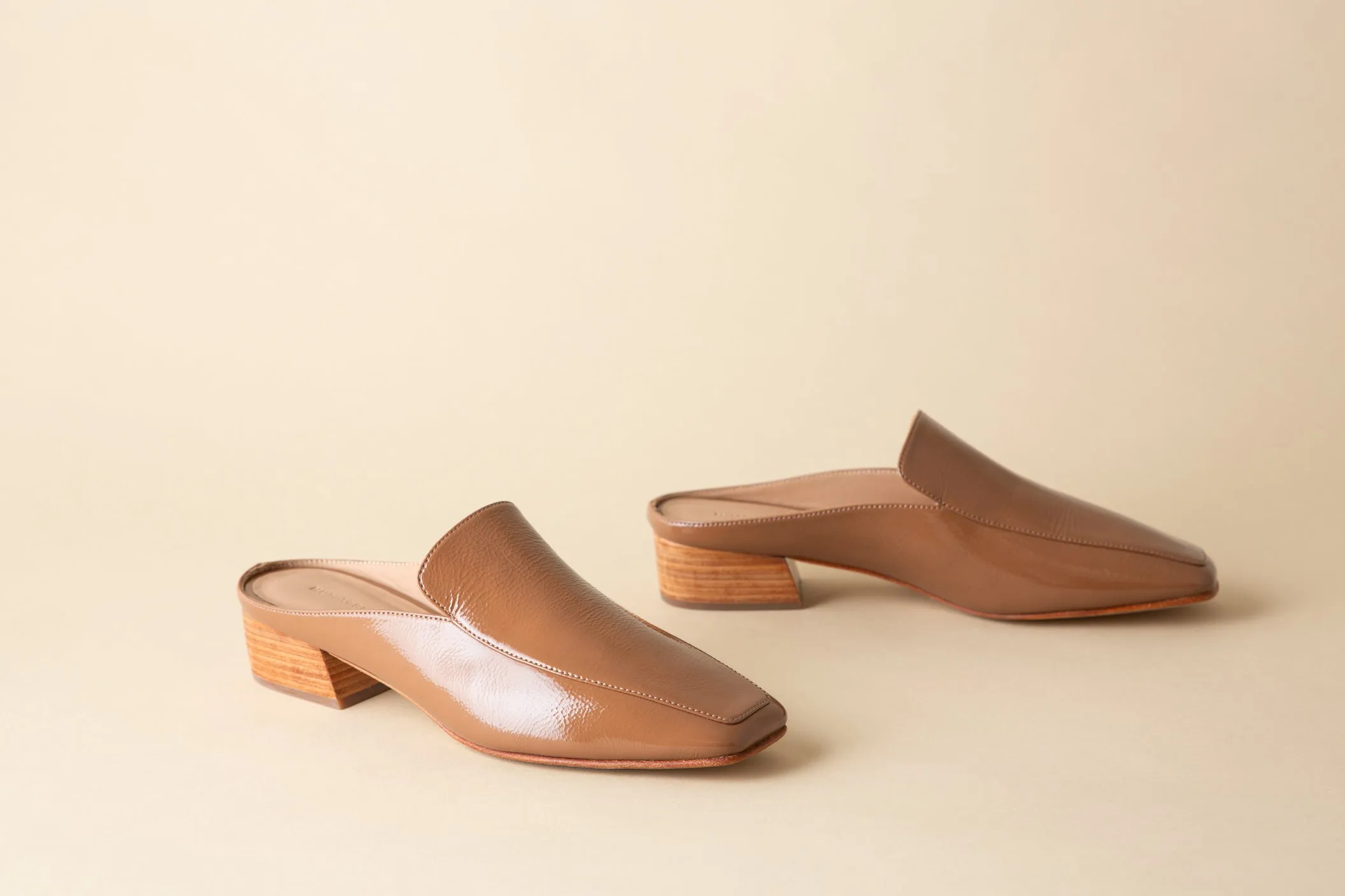 FELIX LOAFER MULE LATTE CRINKLE PATENT sold by Huma Blanco product image thumbnail 5