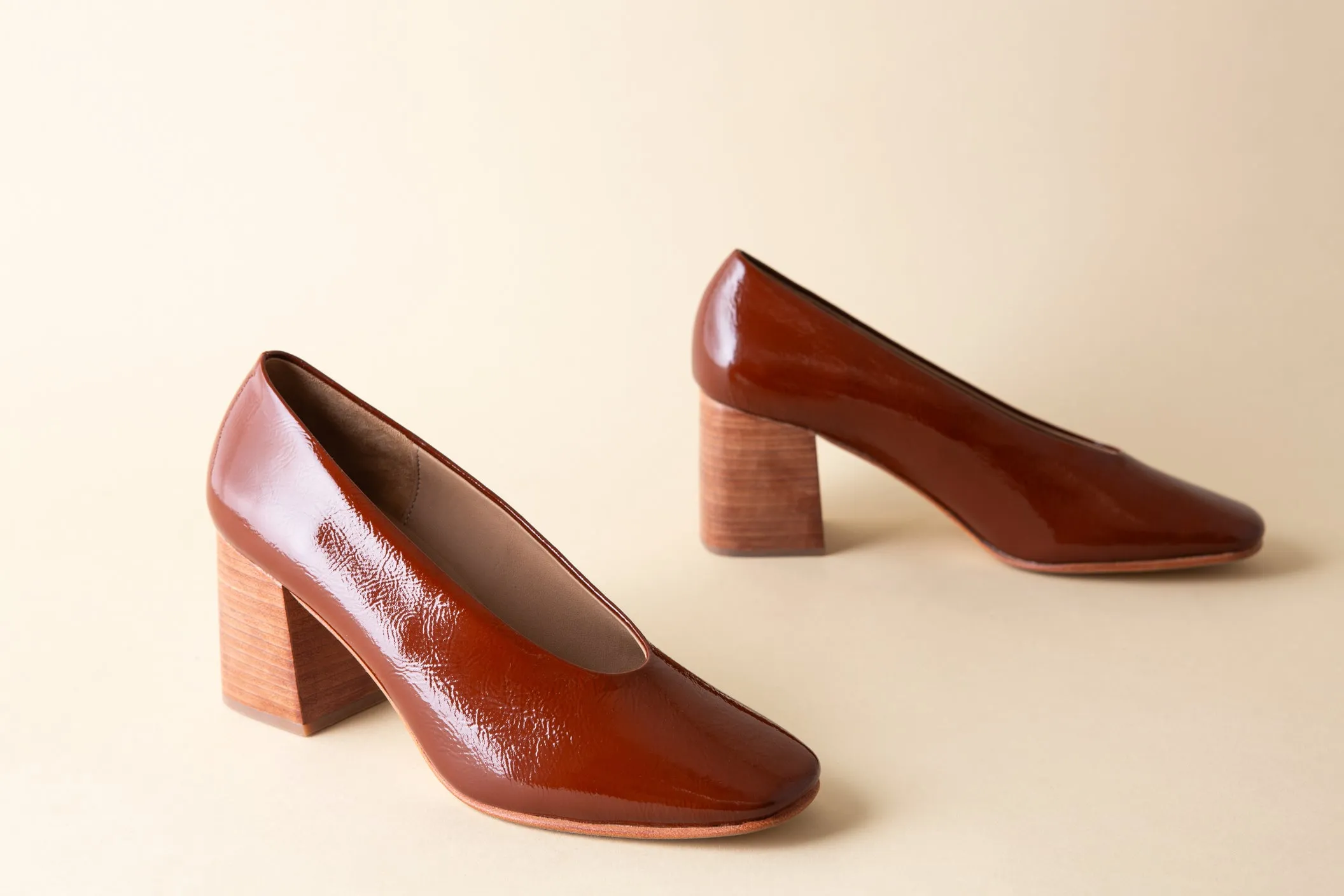 SALVADOR BLOCK HEEL CINNAMON CRINKLE PATENT sold by Huma Blanco product image thumbnail 4