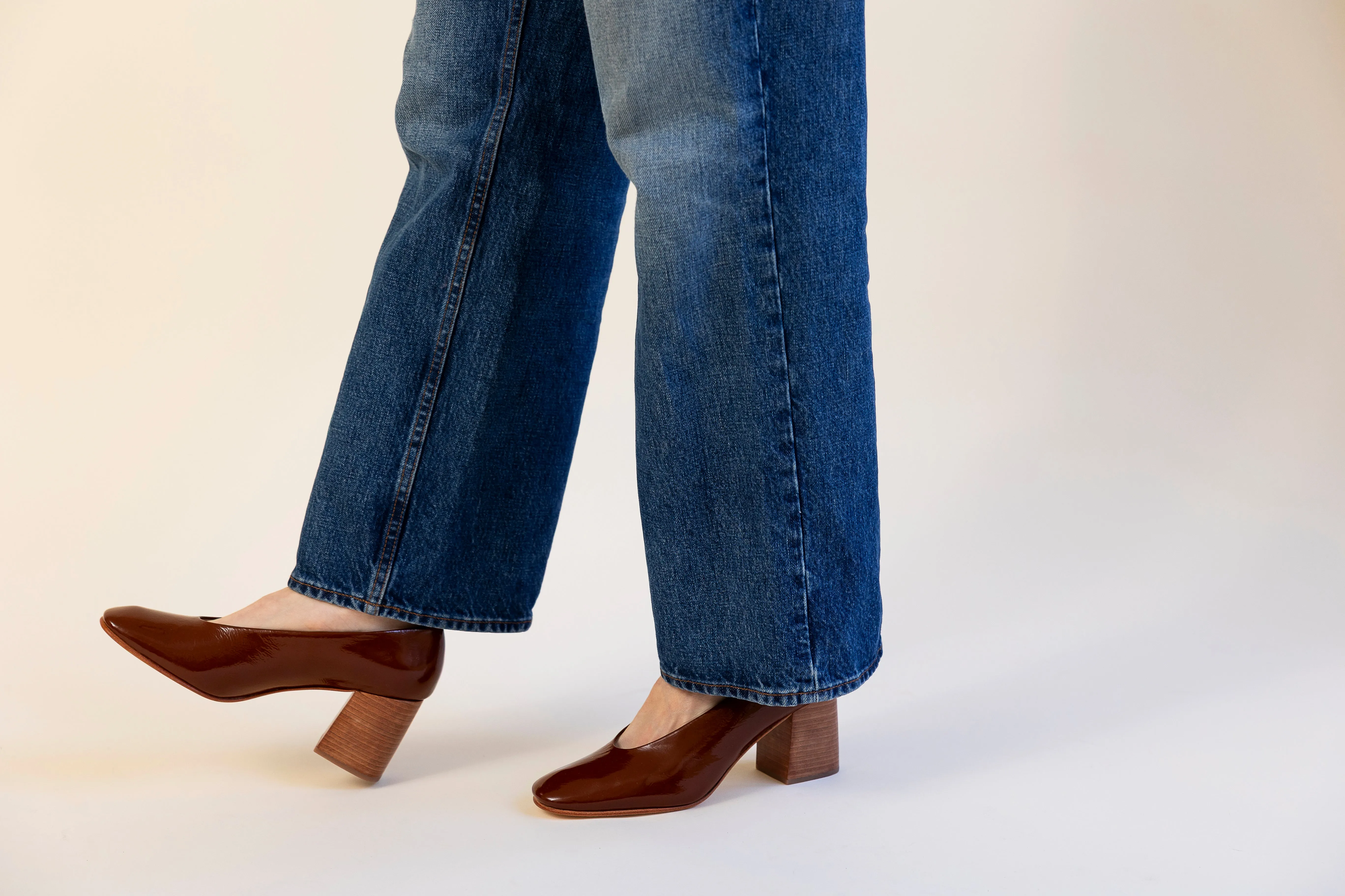 SALVADOR BLOCK HEEL CINNAMON CRINKLE PATENT sold by Huma Blanco product image thumbnail 2