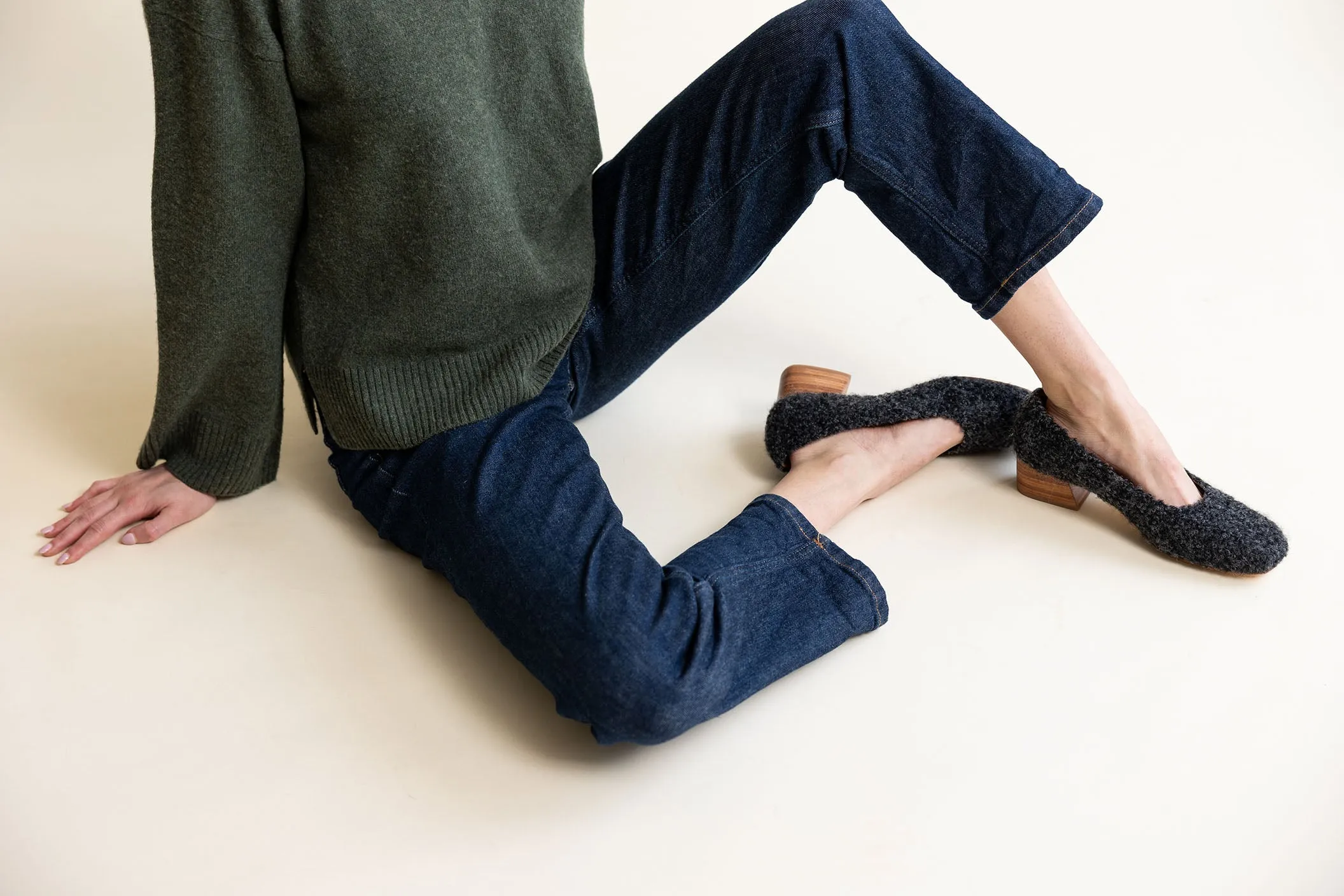 LUISA LOW HEEL CHARCOAL ALPACA sold by Huma Blanco product image thumbnail 2