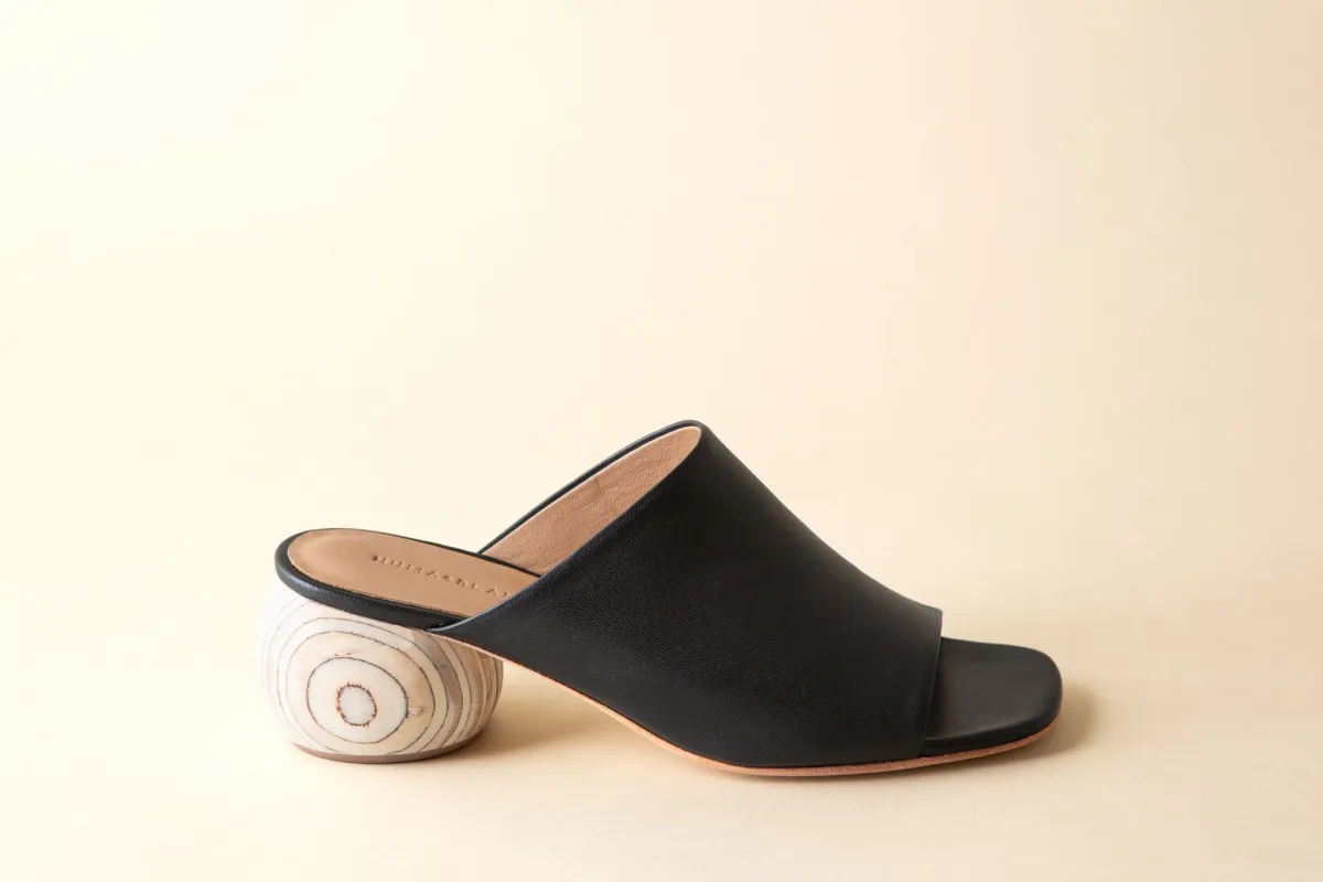 MILLA MULE COAL NAPPA sold by Huma Blanco