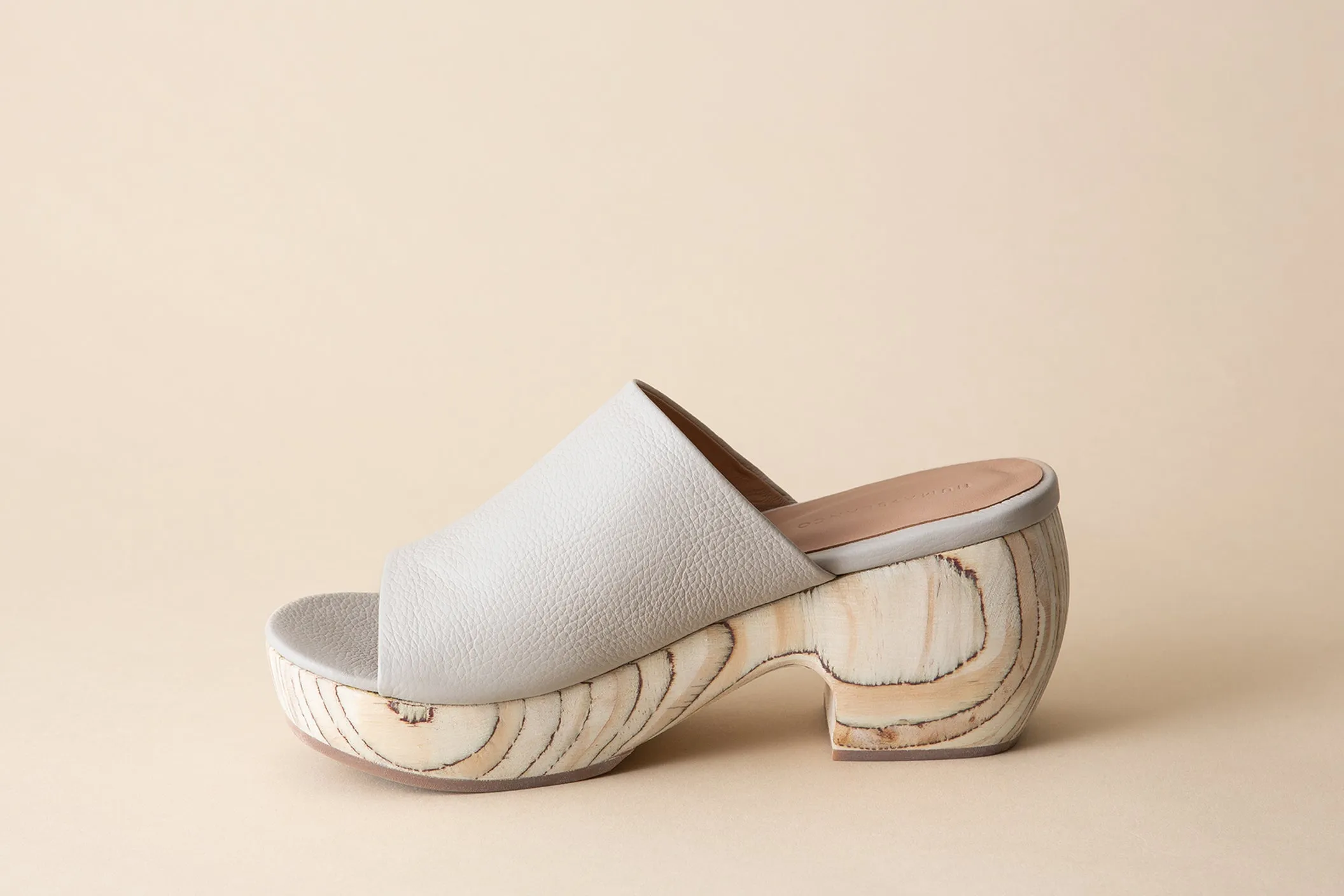 KATLYN CLOG SANDAL PEBBLED CREAM NAPPA sold by Huma Blanco product image thumbnail 3