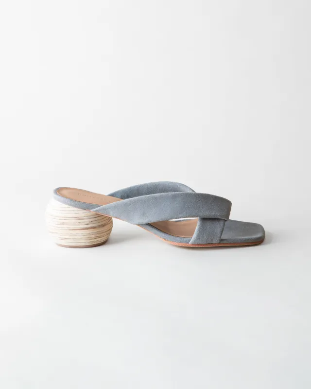 KIRA HEELED SANDAL GREY SUEDE made by Huma Blanco