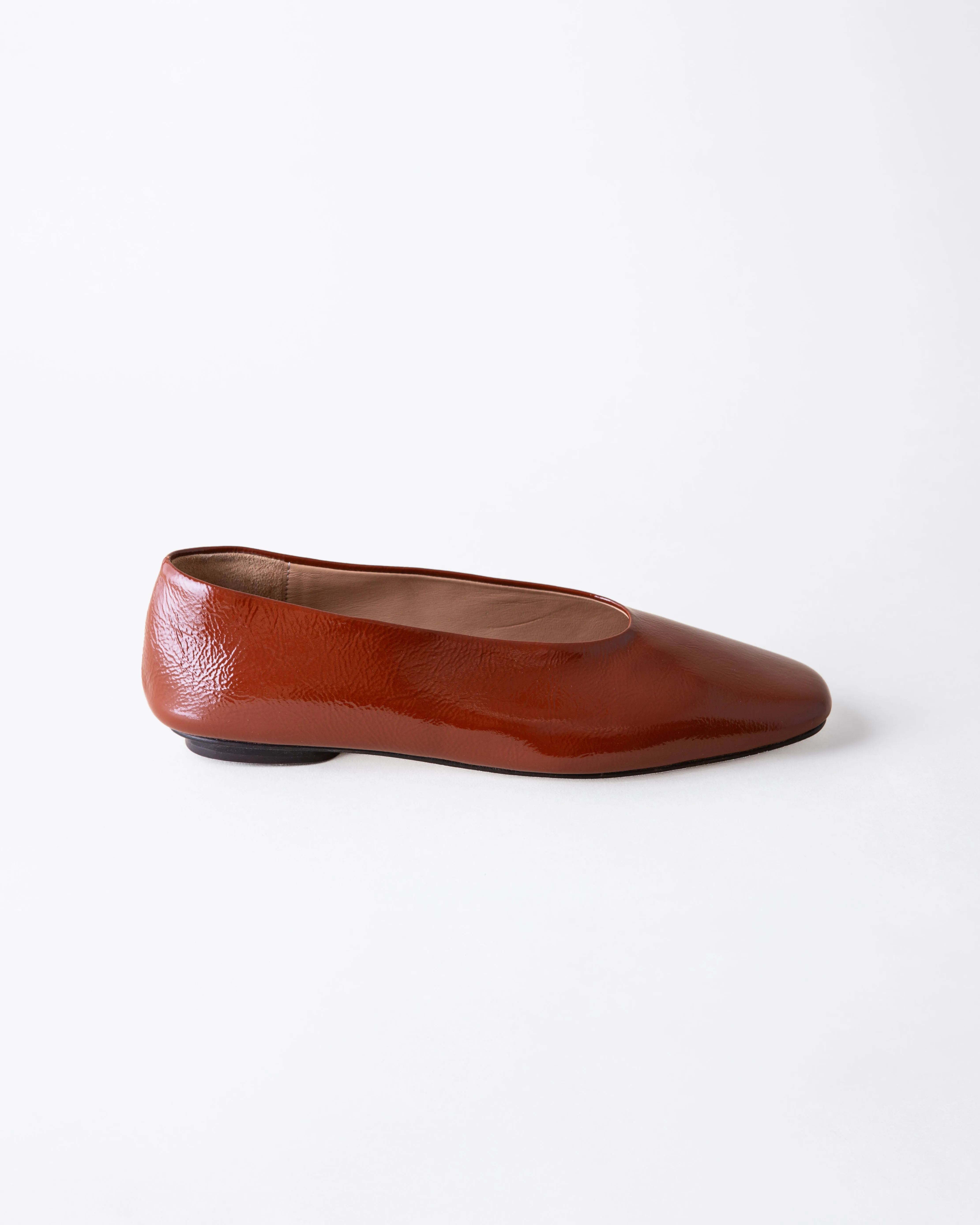 MARGAUX BALLET FLAT CINNAMON CRINKLE PATENT sold by Huma Blanco