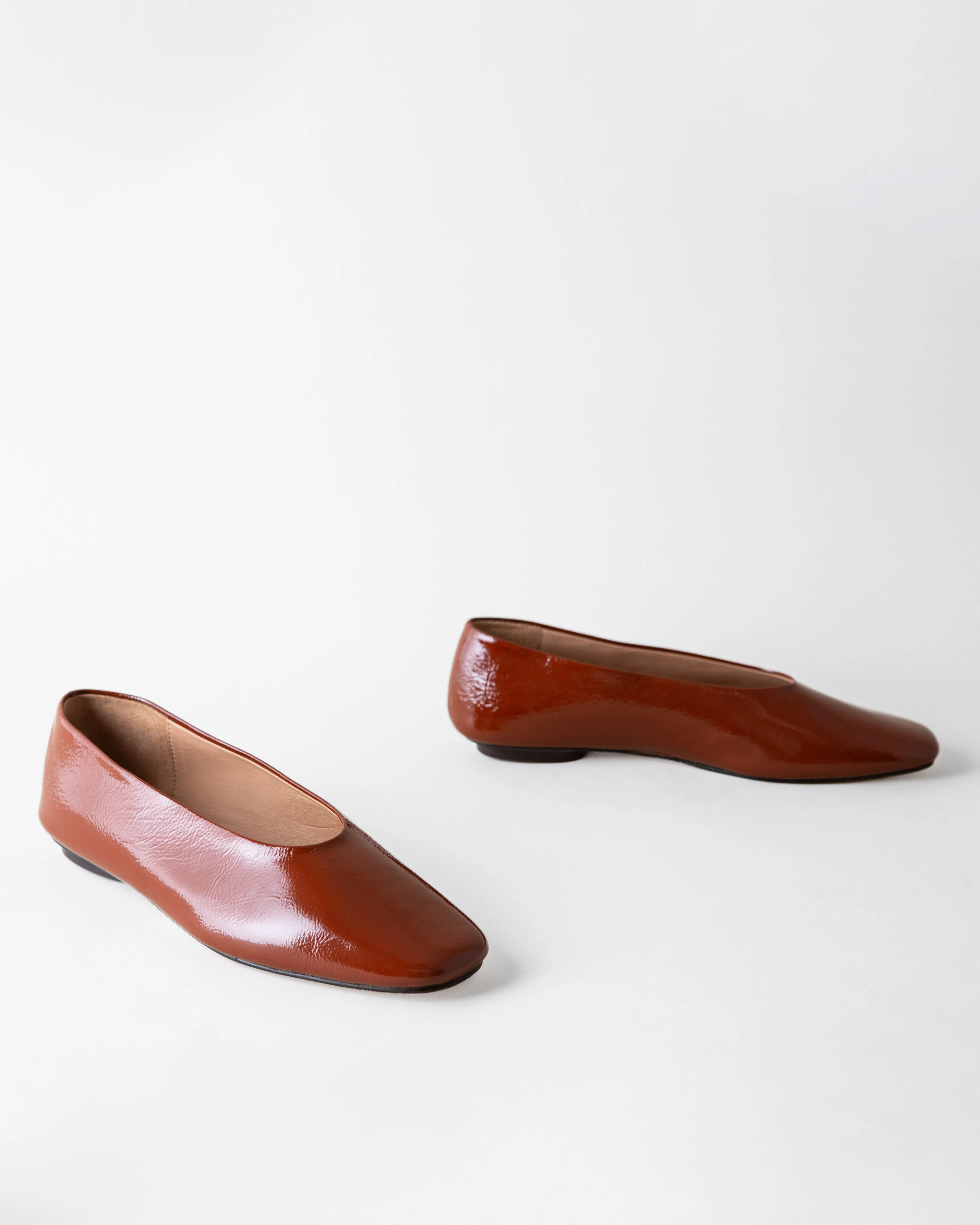 MARGAUX BALLET FLAT CINNAMON CRINKLE PATENT sold by Huma Blanco product image thumbnail 2