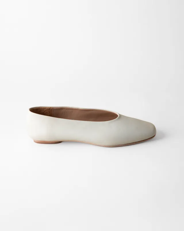 MARGAUX BALLET FLAT BONE NAPPA made by Huma Blanco