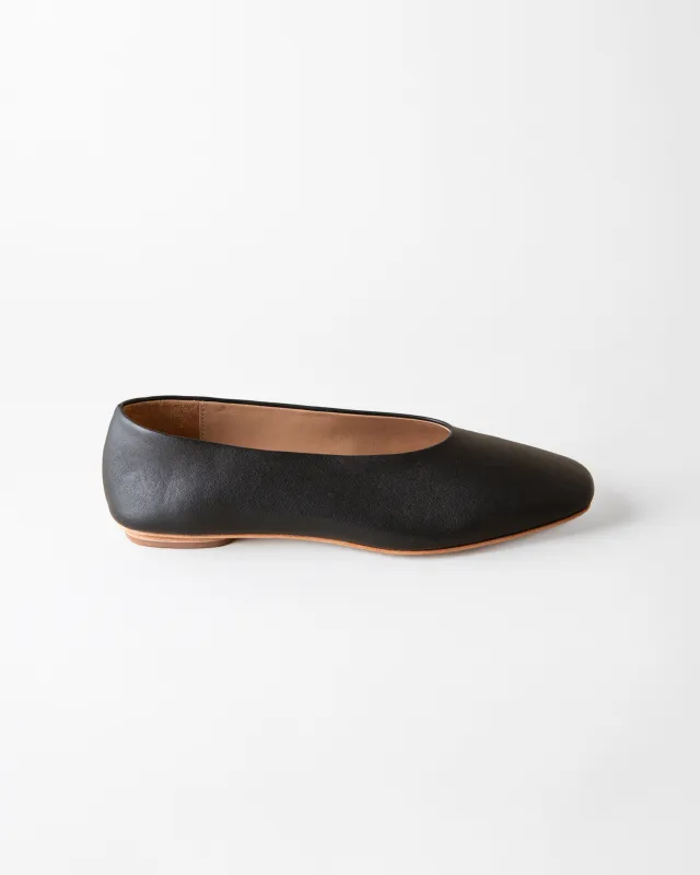 MARGAUX BALLET FLAT COAL NAPPA made by Huma Blanco