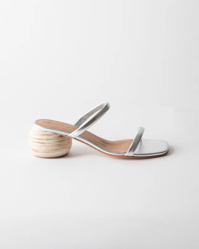 CHACHI HEELED SANDAL SILVER made by Huma Blanco