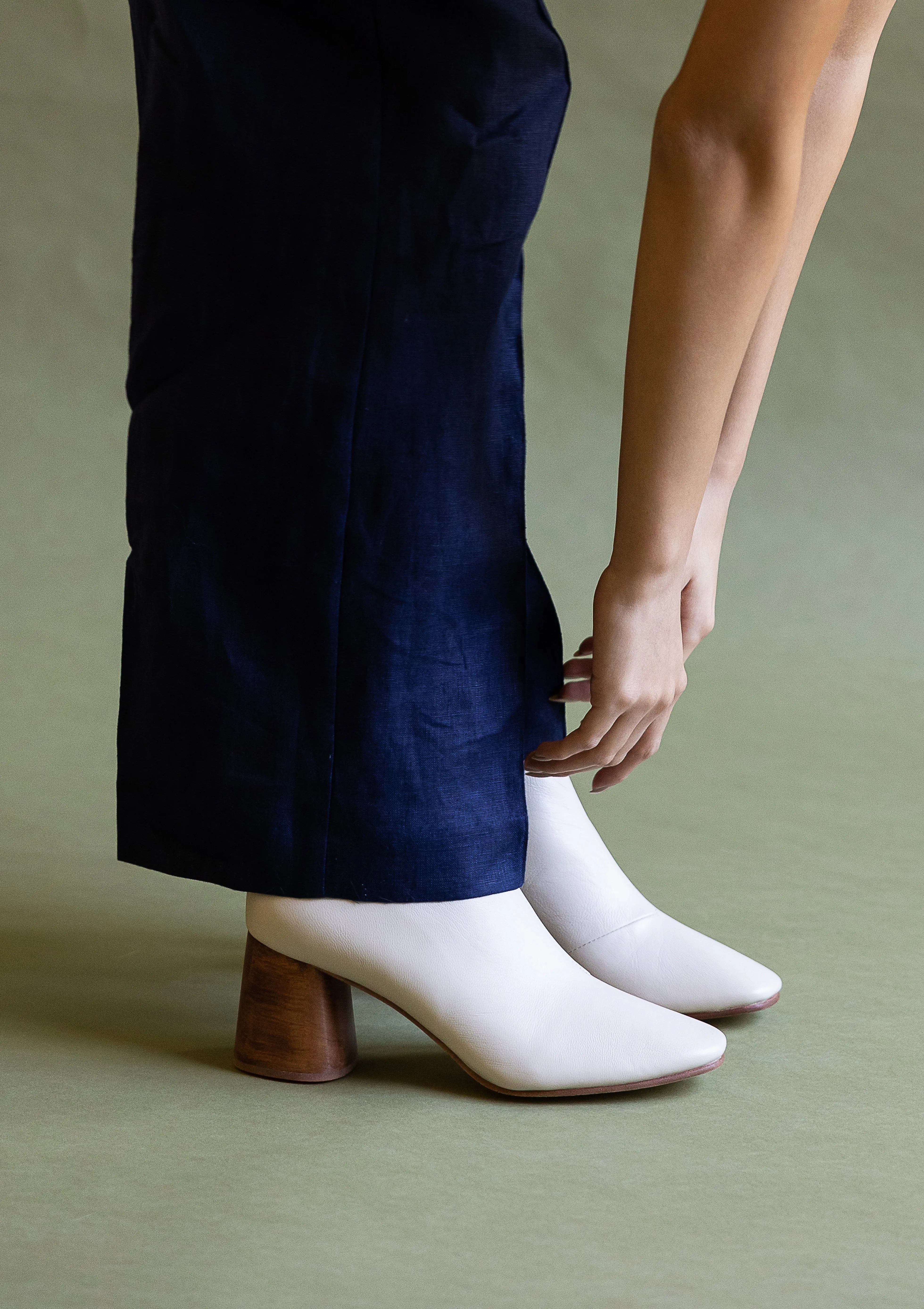 HARLOW BOOT BONE NAPPA sold by Huma Blanco product image thumbnail 2