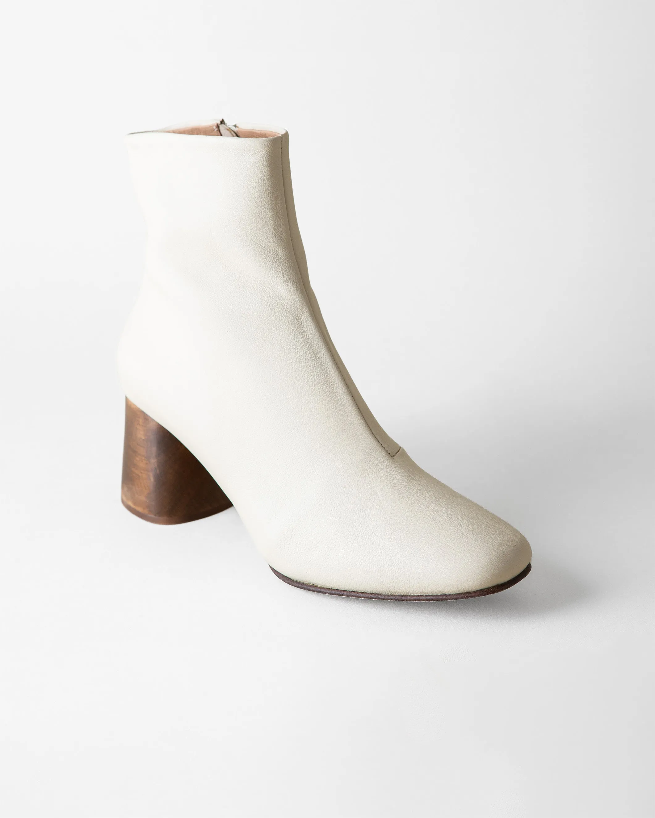HARLOW BOOT BONE NAPPA sold by Huma Blanco product image thumbnail 5