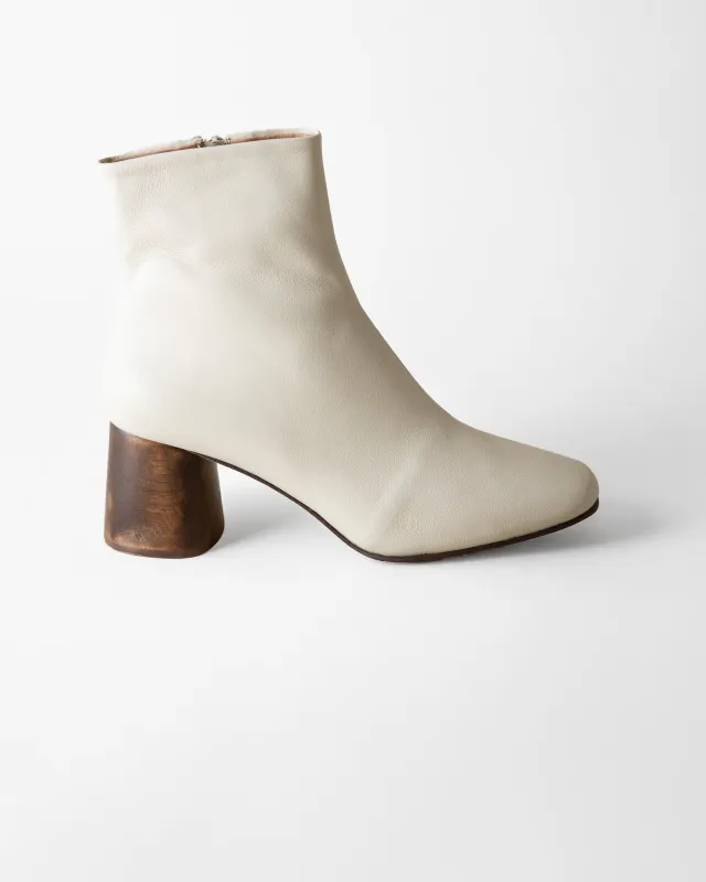 HARLOW BOOT BONE NAPPA made by Huma Blanco