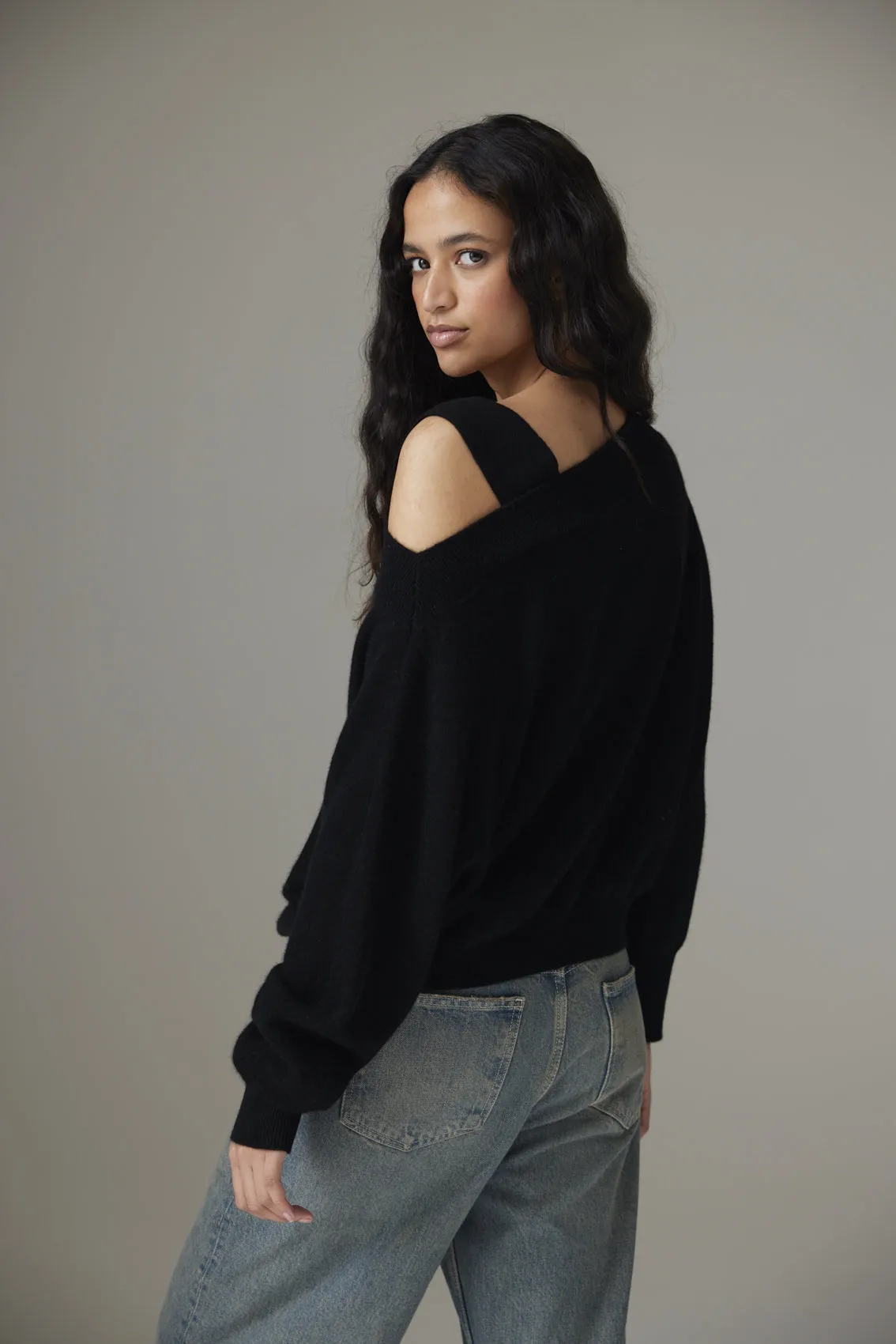 MARGOT BOAT NECK | BLACK sold by Colorush product image thumbnail 4