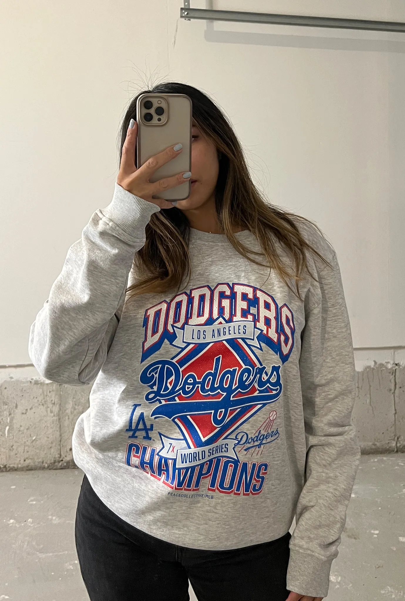Los Angeles Dodgers Vintage Cooperstown Collection Crewneck - Ash sold by Peace-Collective product image thumbnail 3