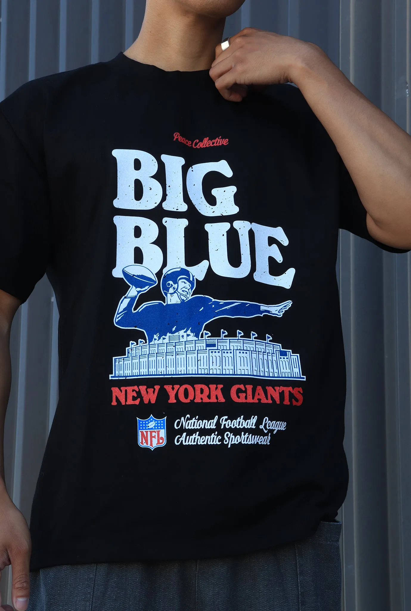 New York Giants Vintage Ad Heavyweight T-Shirt - Black sold by Peace-Collective product image thumbnail 2