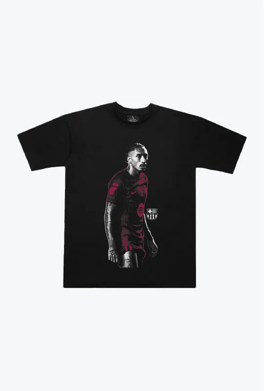 FC Barcelona: Raphinha Icon Heavyweight T-Shirt - Black made by Peace-Collective