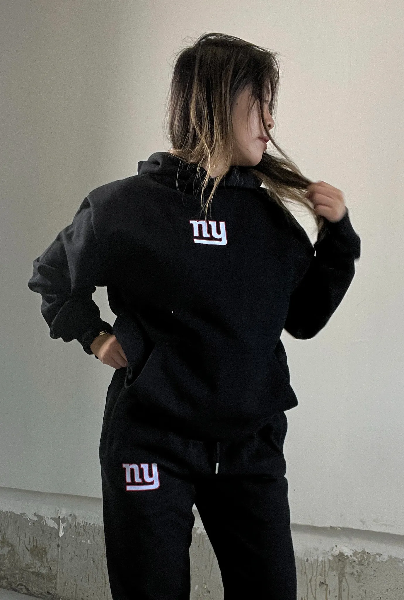 New York Giants Logo Heavyweight Hoodie - Black sold by Peace-Collective product image thumbnail 2