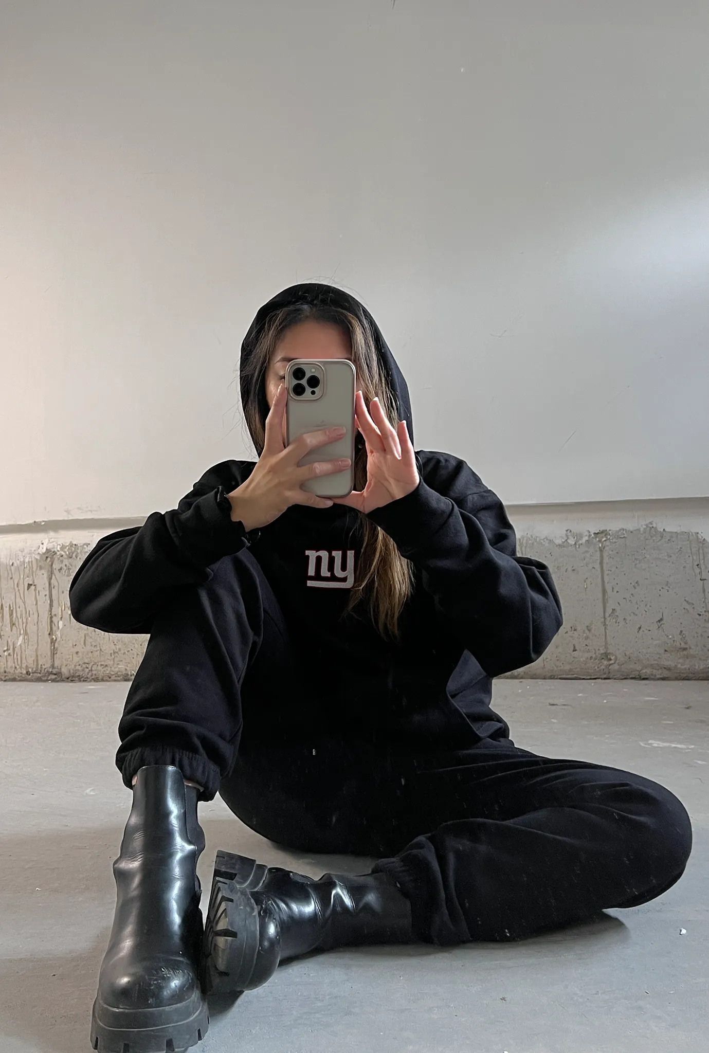 New York Giants Logo Heavyweight Hoodie - Black sold by Peace-Collective product image thumbnail 3