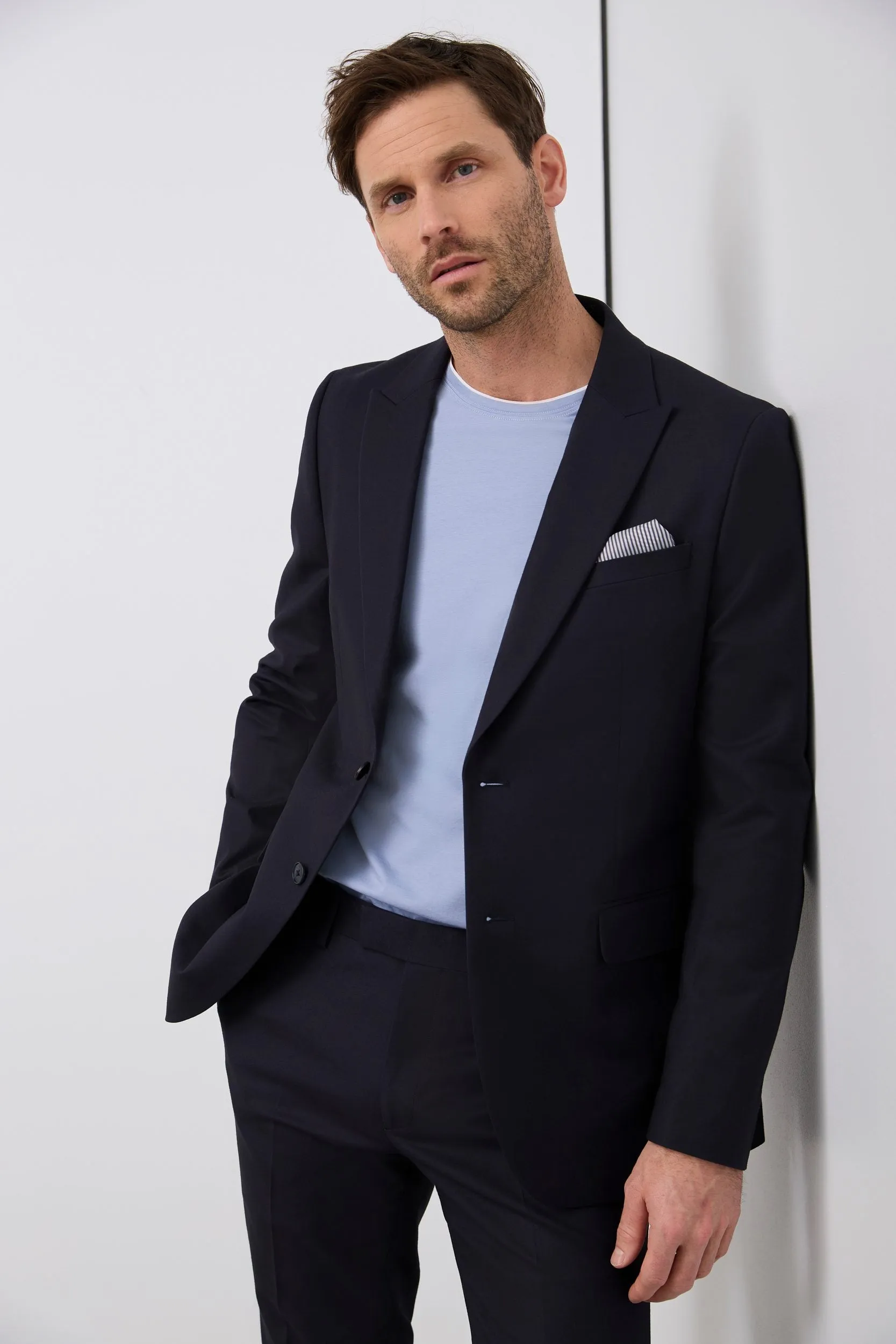 Solid colour fitted blazer sold by Tristan Style