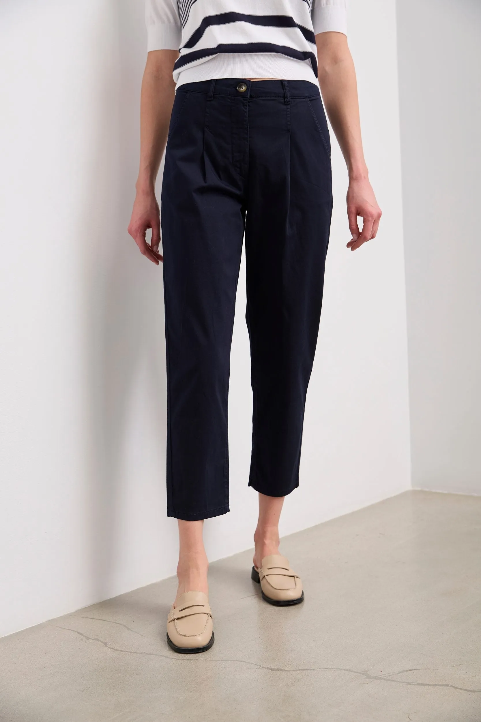 Casual cropped pants with pleats sold by Tristan Style product image thumbnail 2