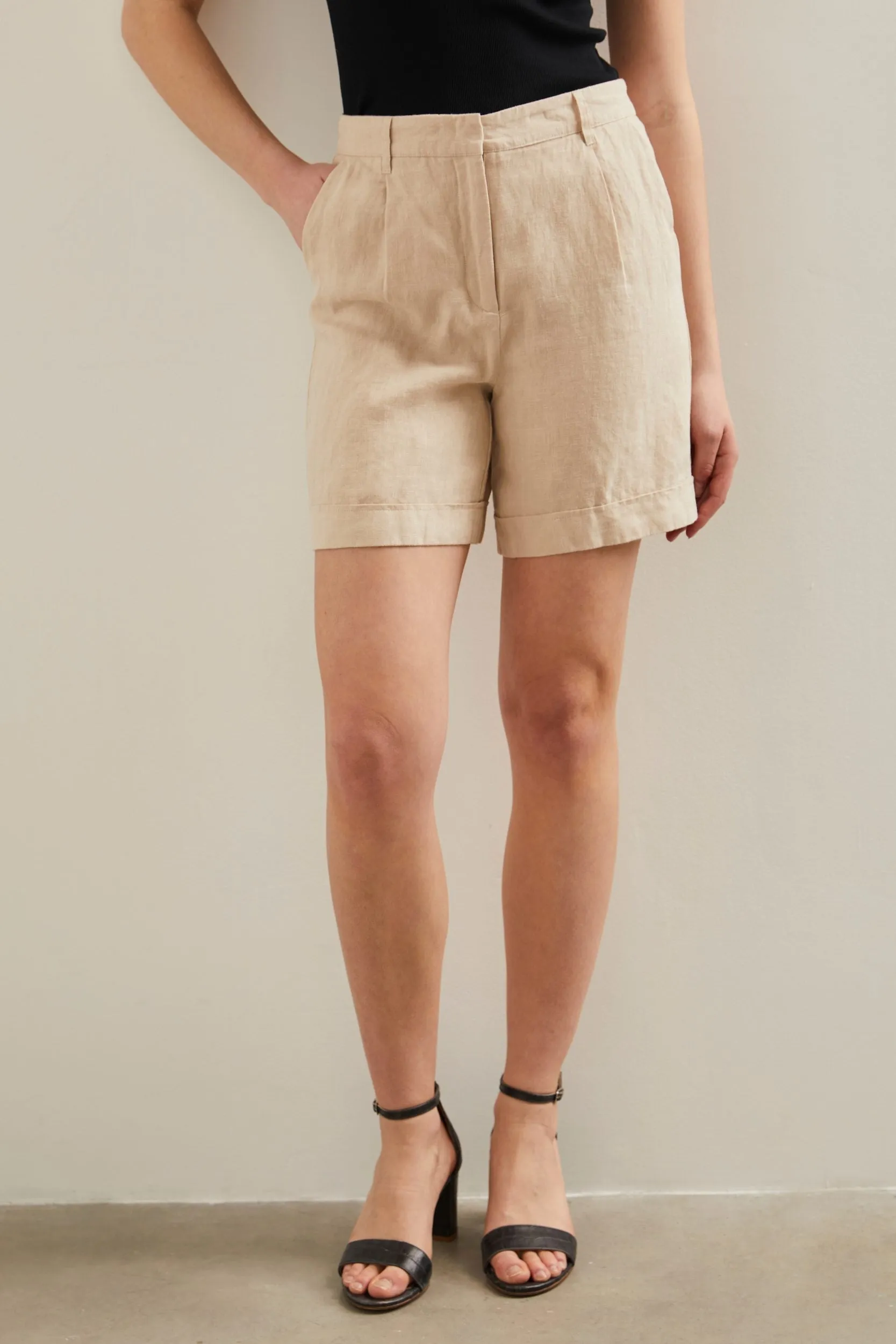 Linen short sold by Tristan Style product image thumbnail 4