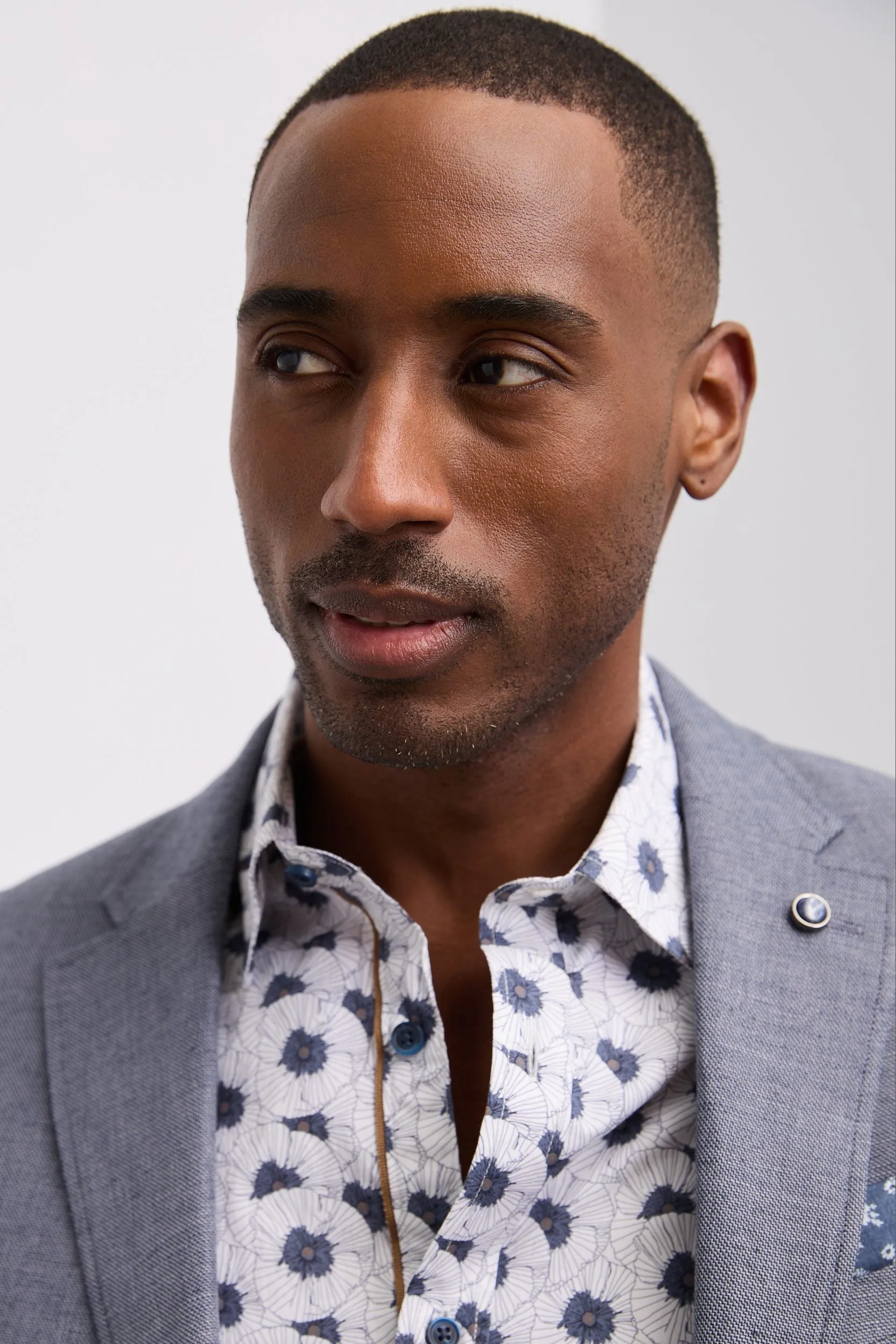 Fitted linen blazer sold by Tristan Style product image thumbnail 3