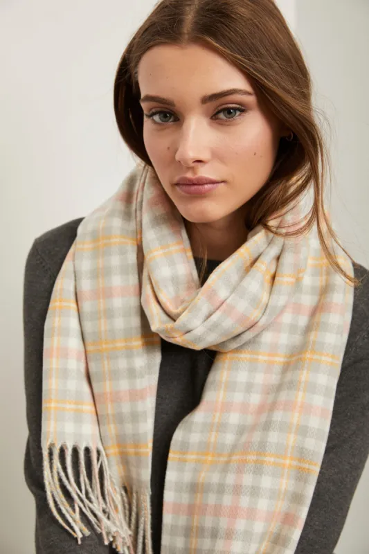 Plaid scarf with fringes sold by Tristan Style