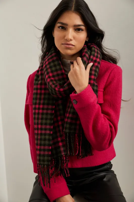 Plaid scarf with fringes sold by Tristan Style